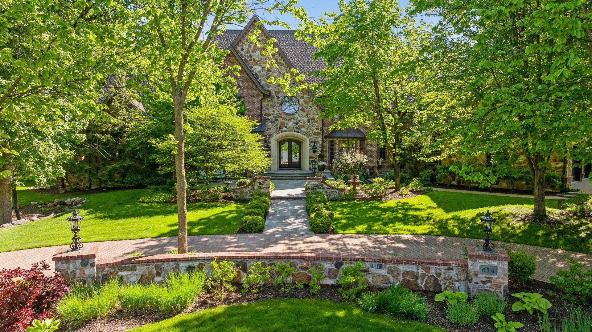 614 Hidden Creek TRL, Mendota Heights, MN 55118