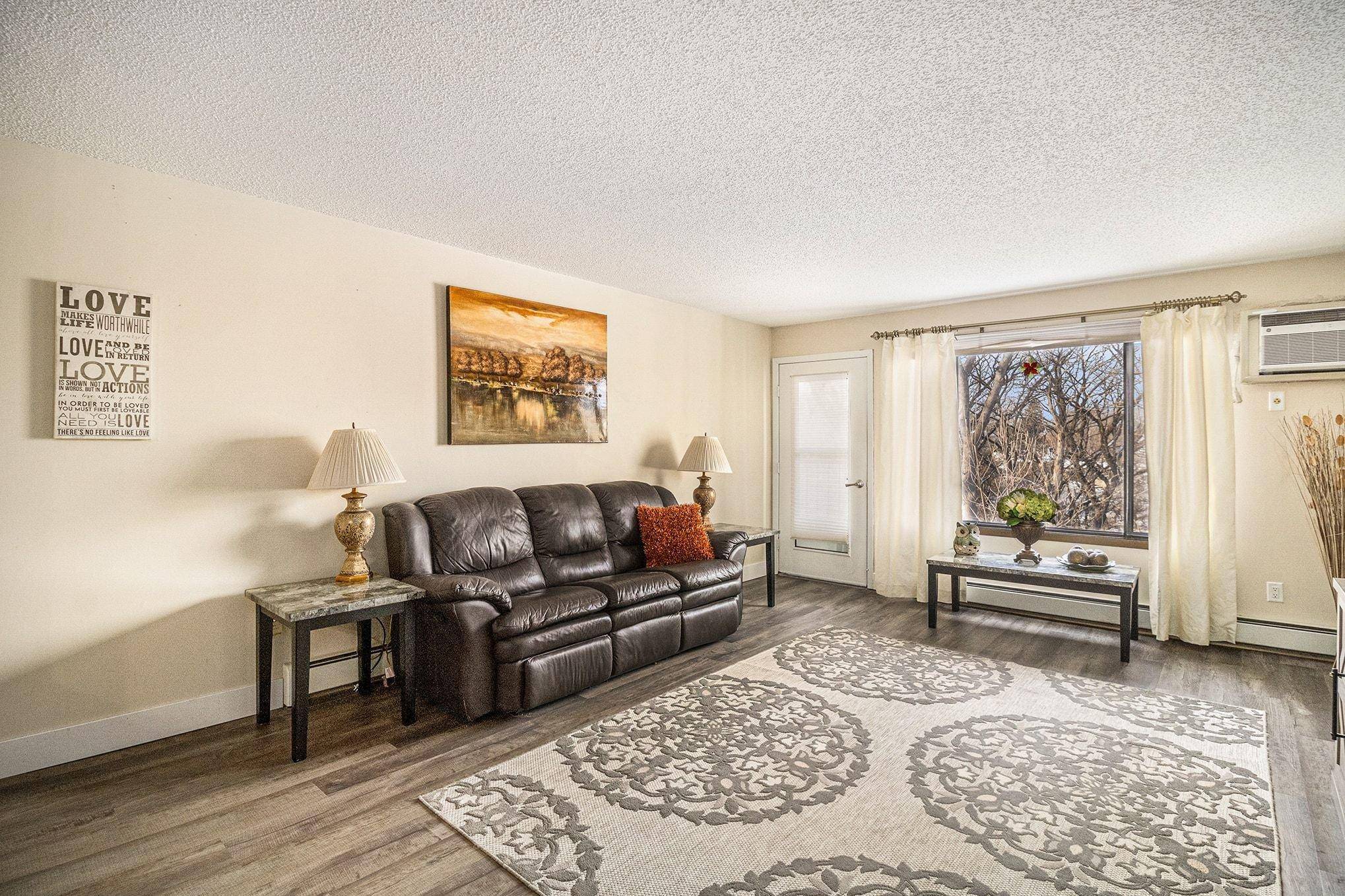 4001 Heritage Hills DR #304, Bloomington, MN 55437