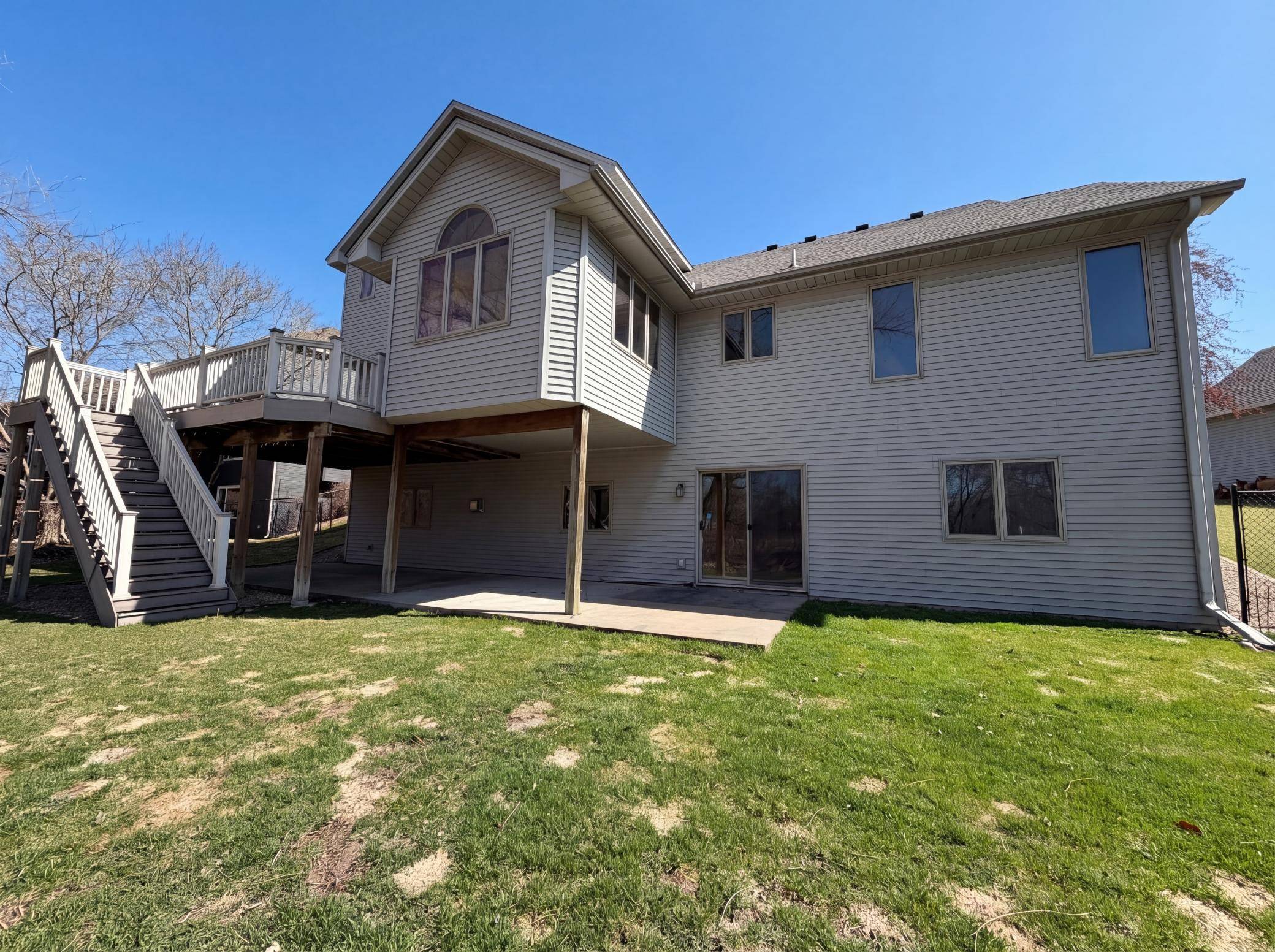 8433 Upland LN N, Maple Grove, MN 55311