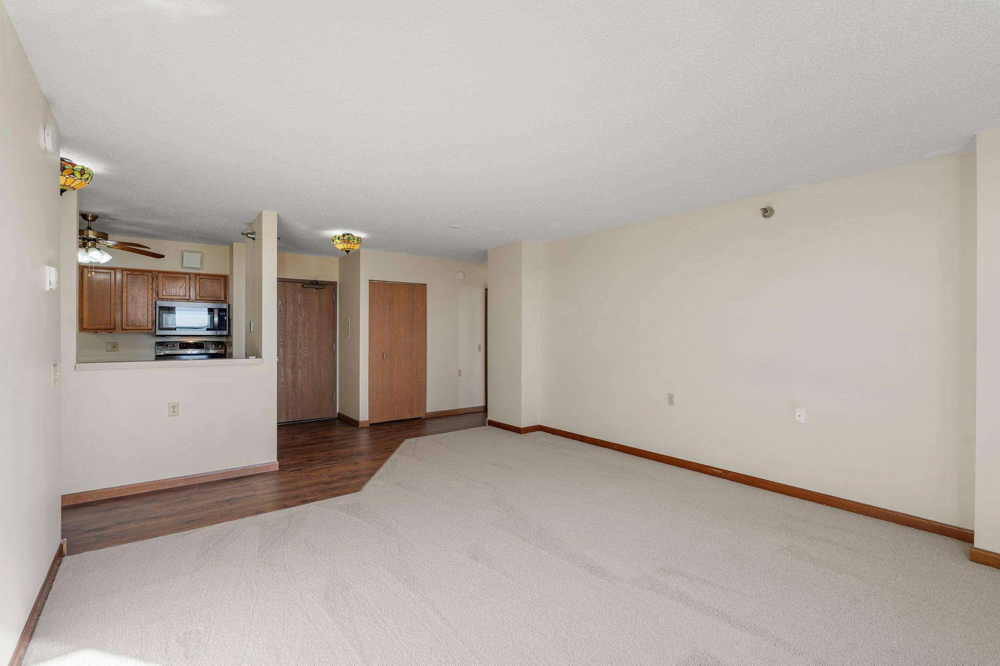 7600 Golden Valley RD #1004, Golden Valley, MN 55427