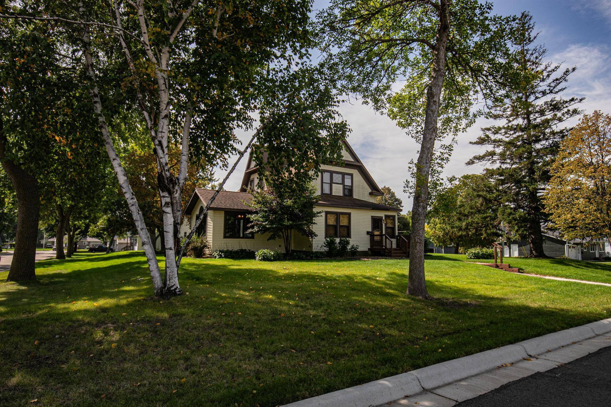 301 E Depue AVE, Olivia, MN 56277