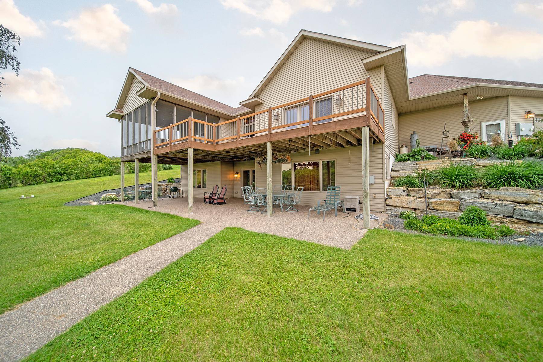 62997 430th AVE, Mazeppa, MN 55956