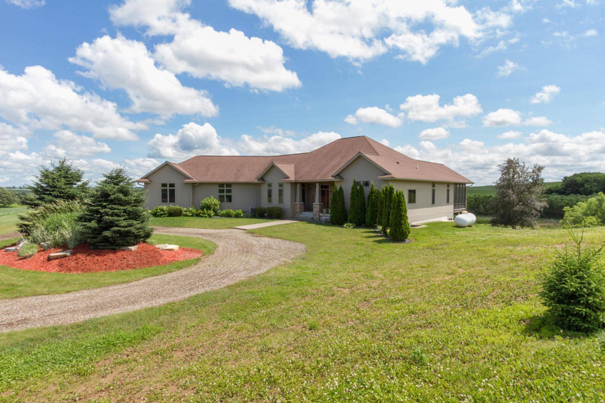62997 430th AVE, Mazeppa, MN 55956
