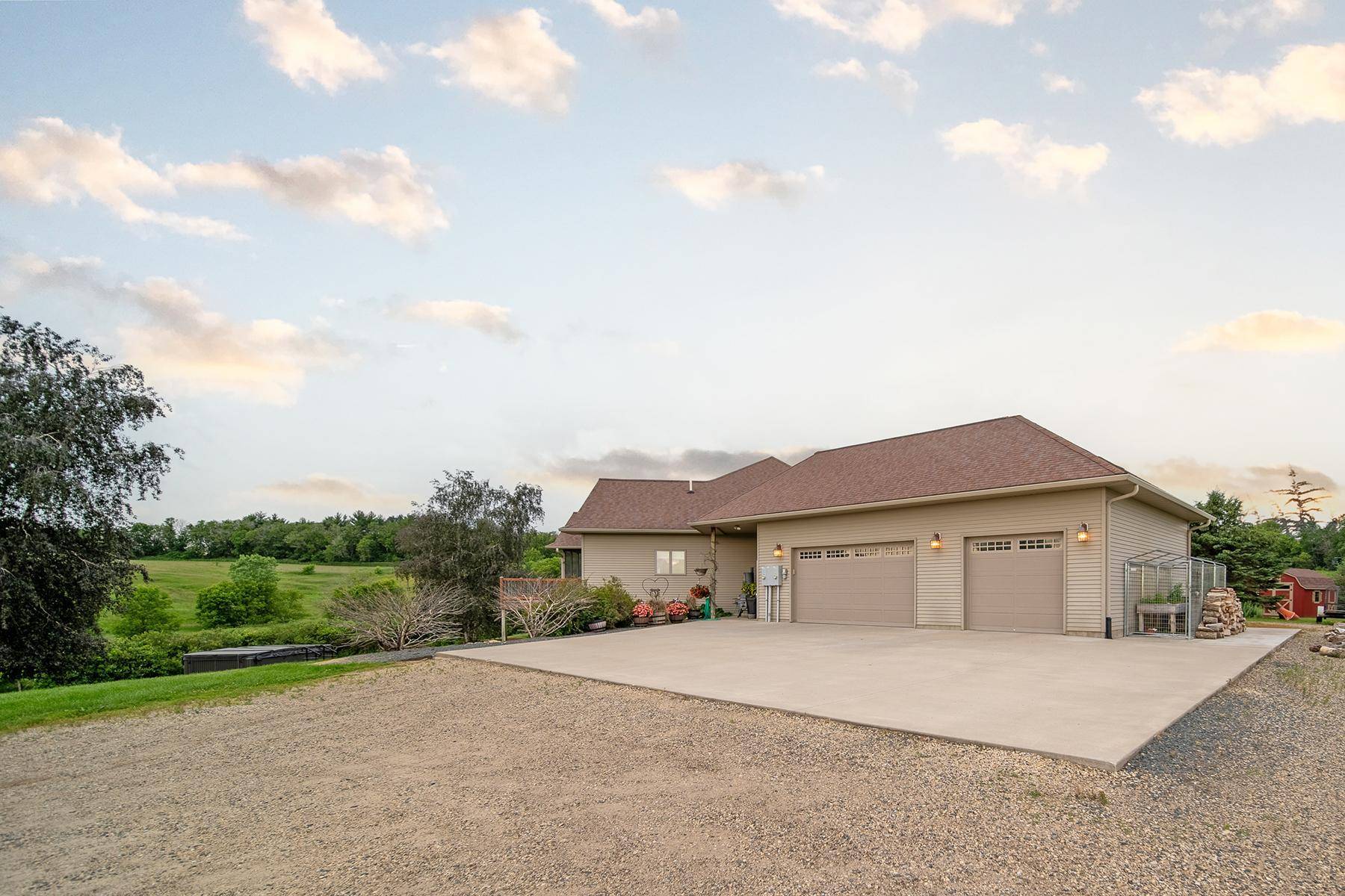 62997 430th AVE, Mazeppa, MN 55956