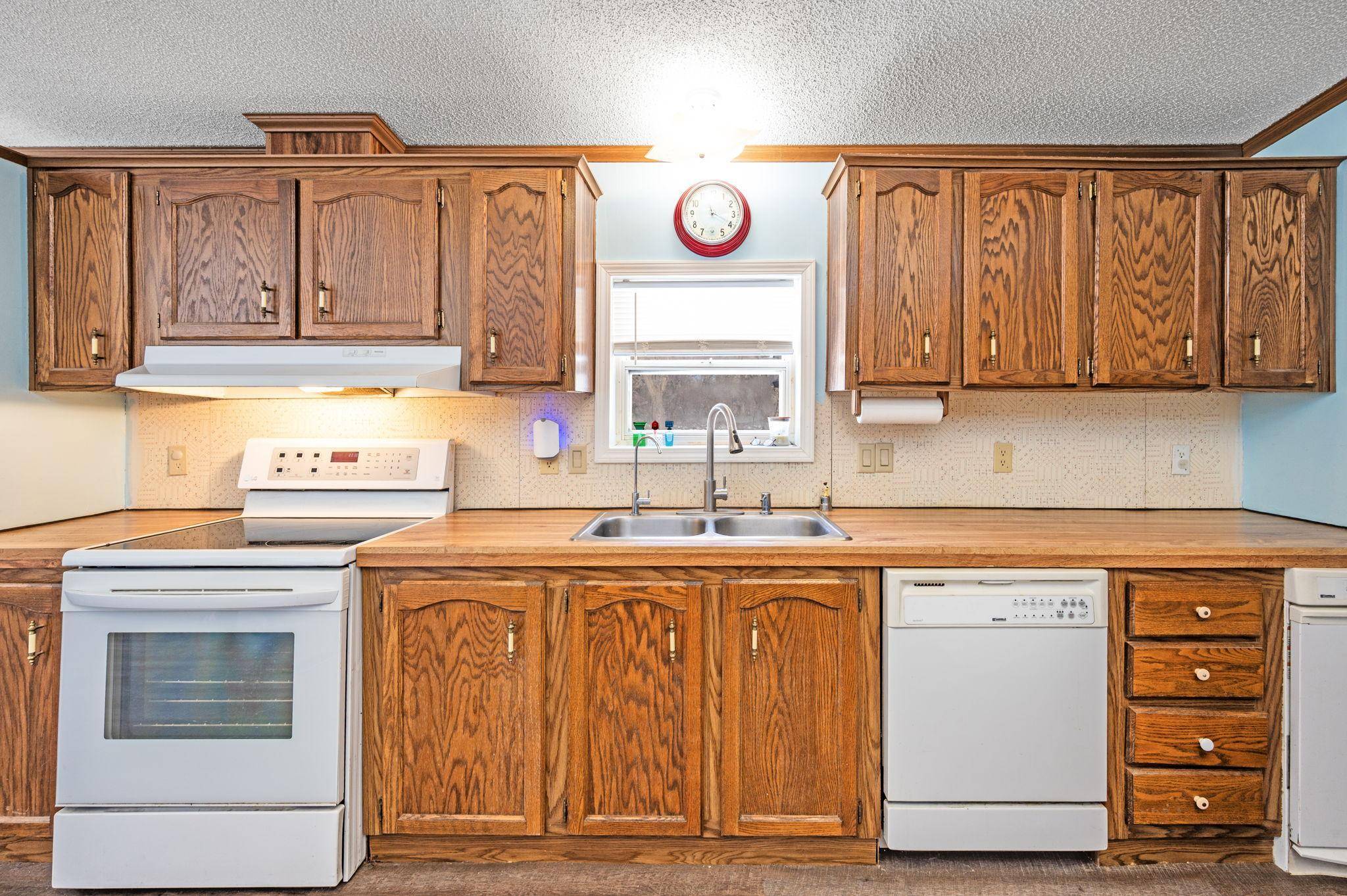 1734 40th ST, Ceylon, MN 56121