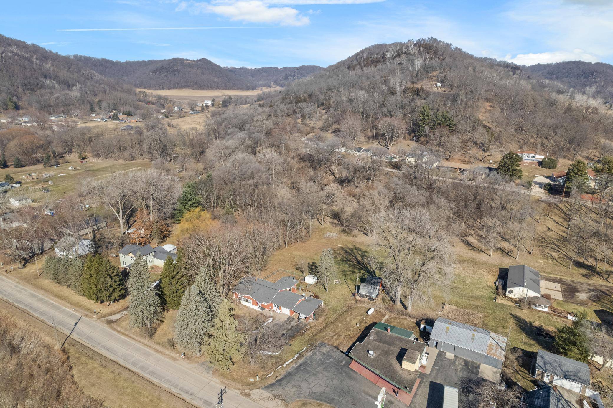 W394 Bluff Siding RD, Fountain City, WI 54629