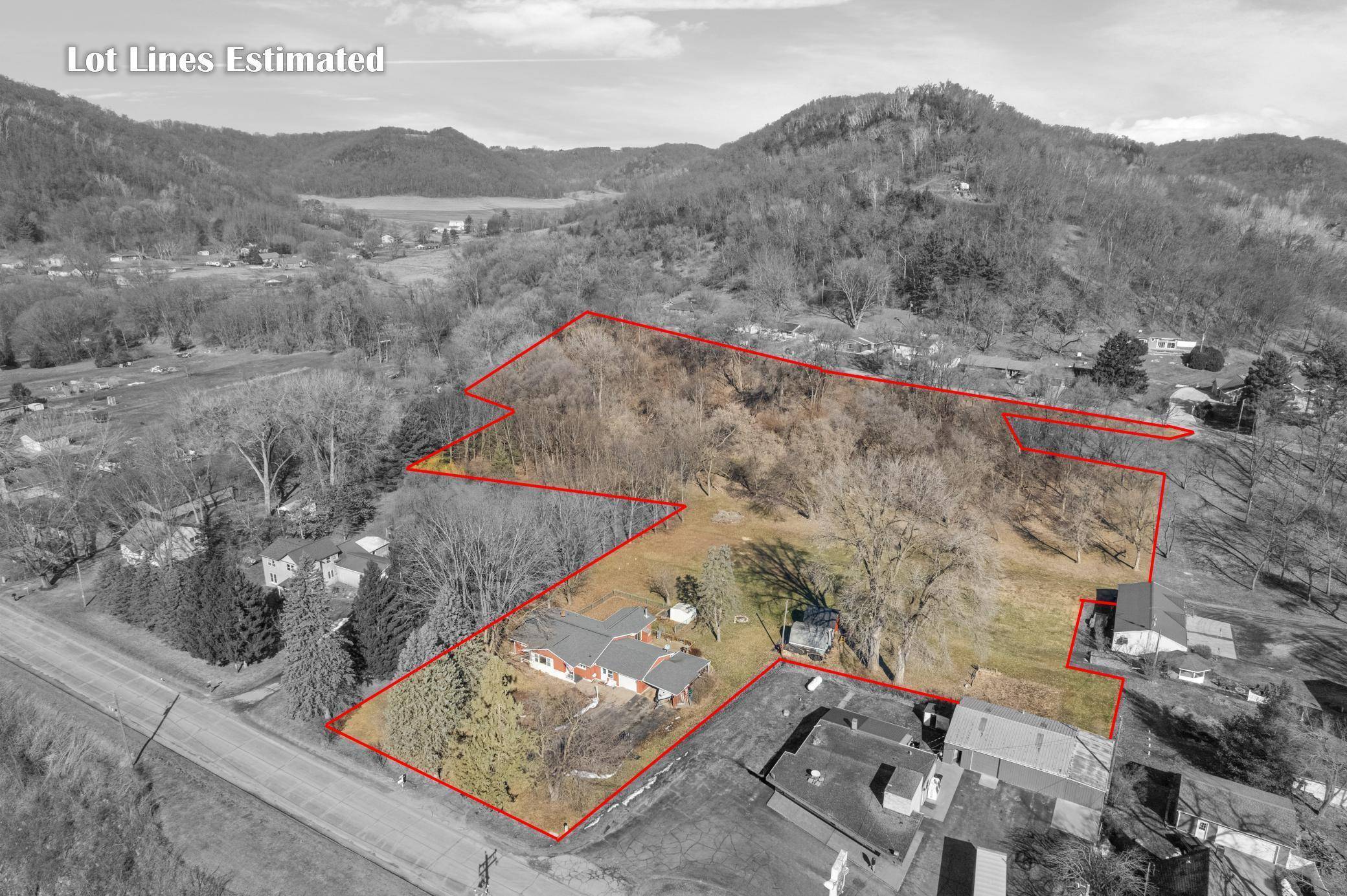 W394 Bluff Siding RD, Fountain City, WI 54629