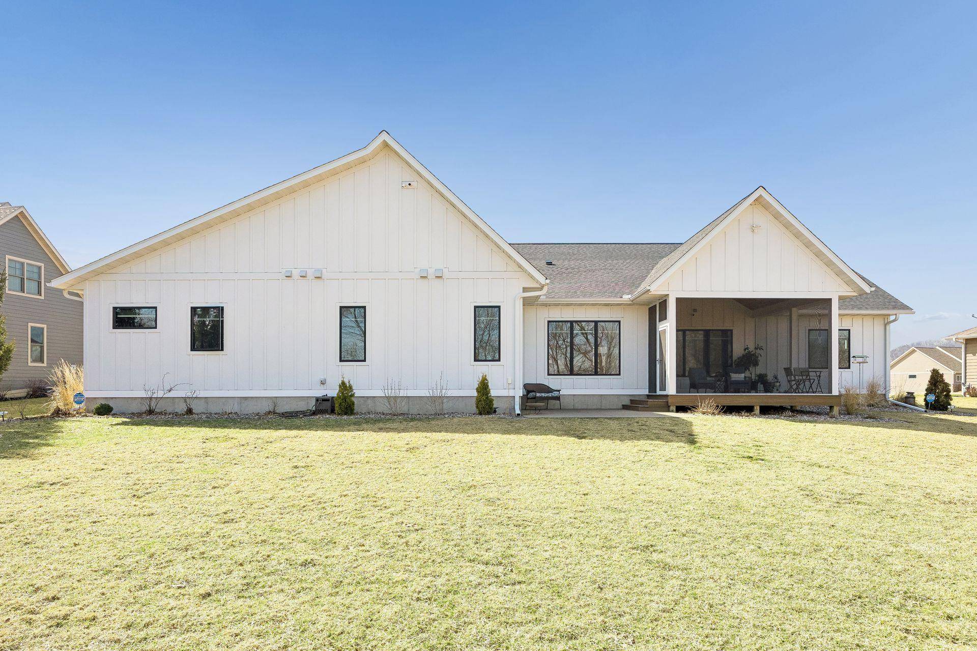 918 Hidden Meadow LN, Lake City, MN 55041