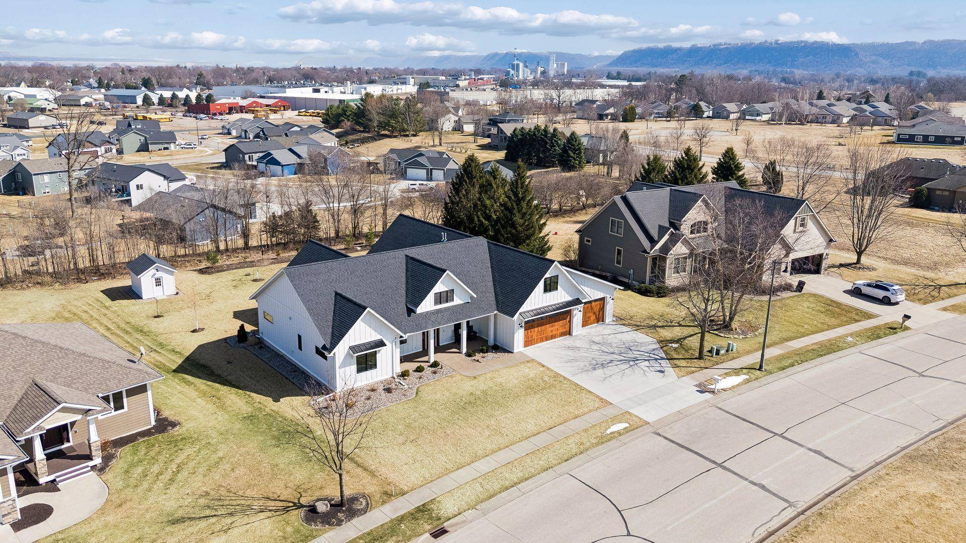 918 Hidden Meadow LN, Lake City, MN 55041