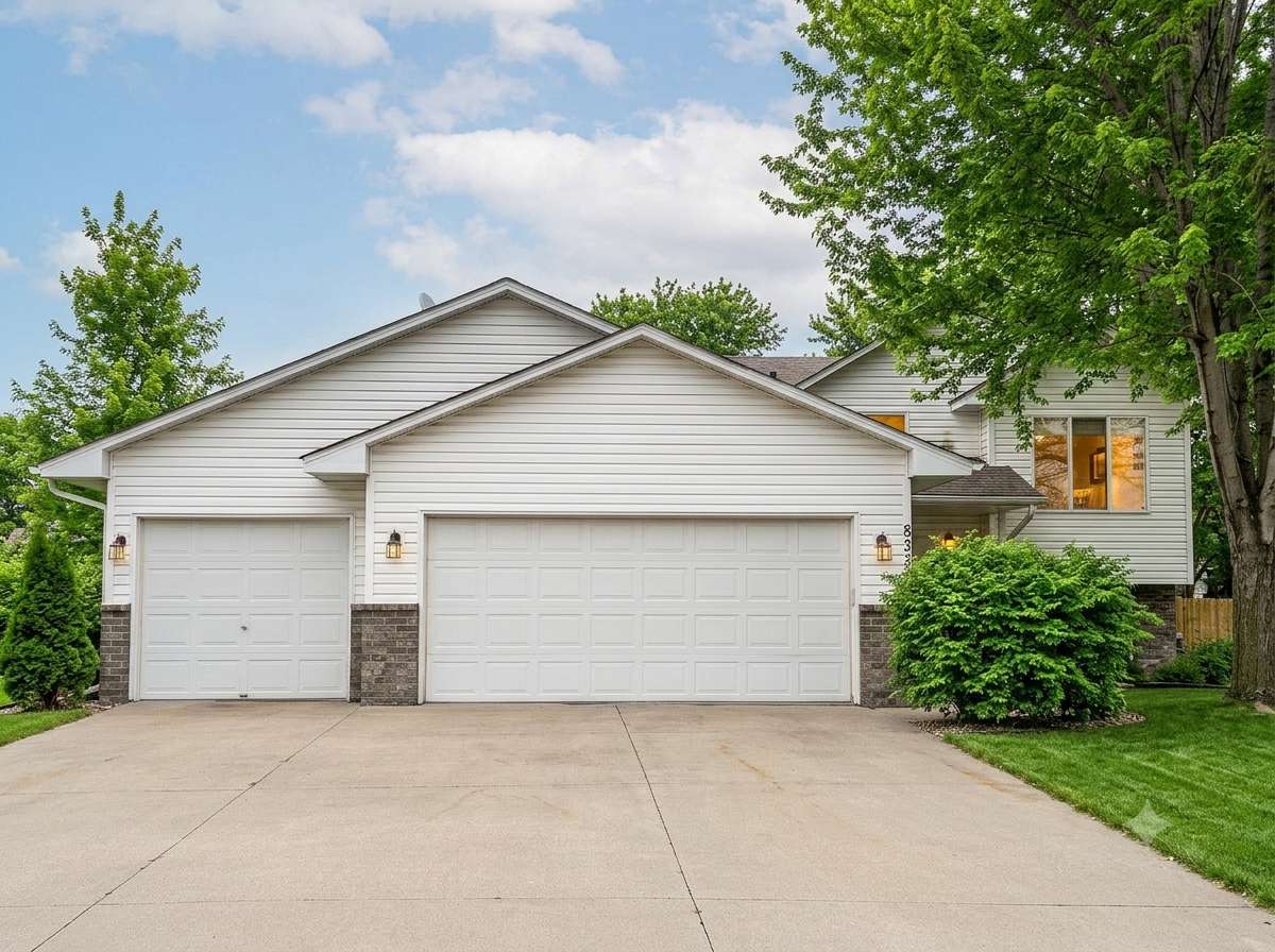 833 S Walnut ST, Belle Plaine, MN 56011