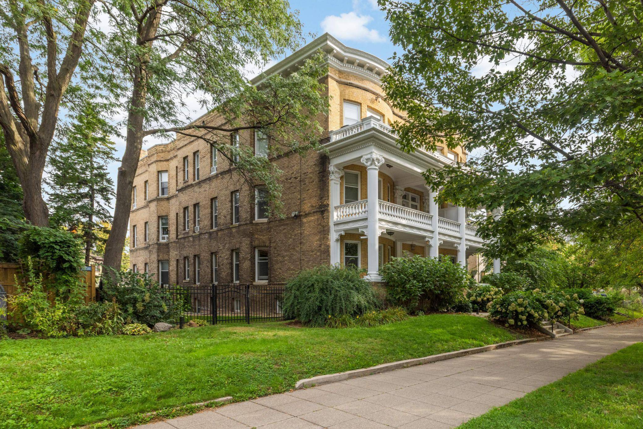 579 Summit AVE #105, Saint Paul, MN 55102