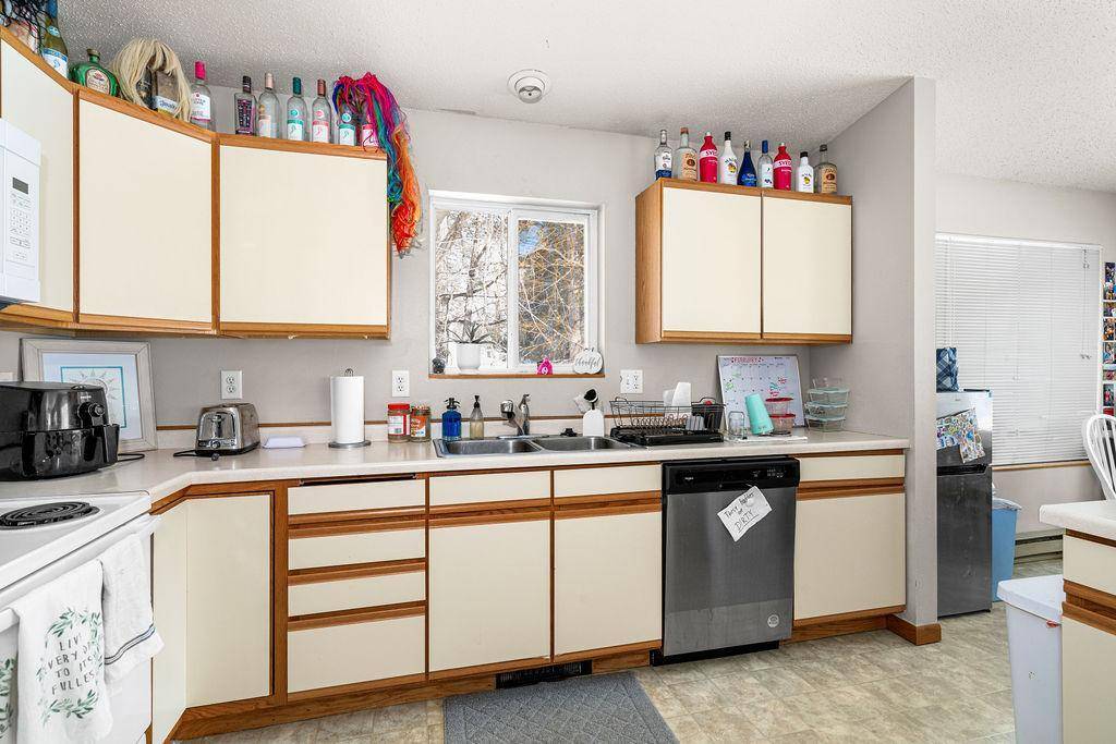 2425 Vermilion RD, Duluth, MN 55803