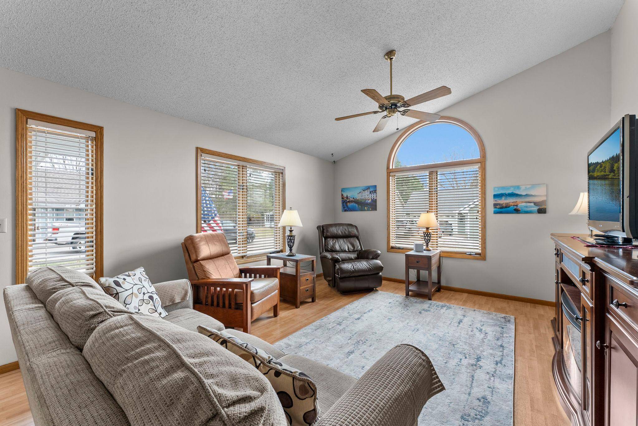 420 Village CT, Cambridge, MN 55008