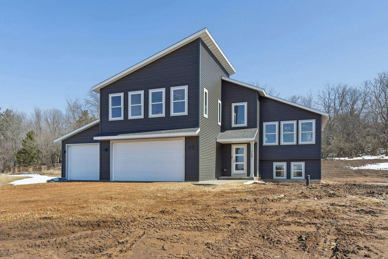 739 Magoo RD, Hudson, WI 54016