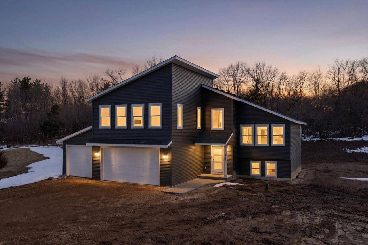 739 Magoo RD, Hudson, WI 54016