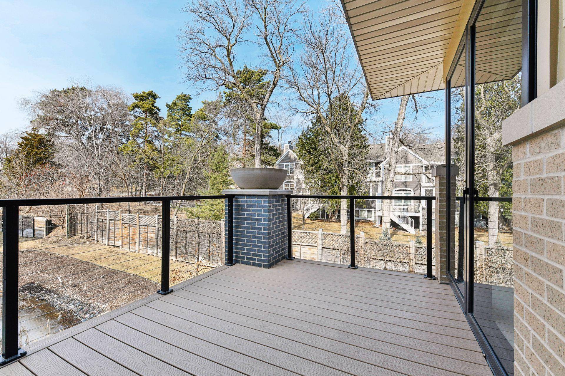 222 Ferndale RD S #208, Wayzata, MN 55391