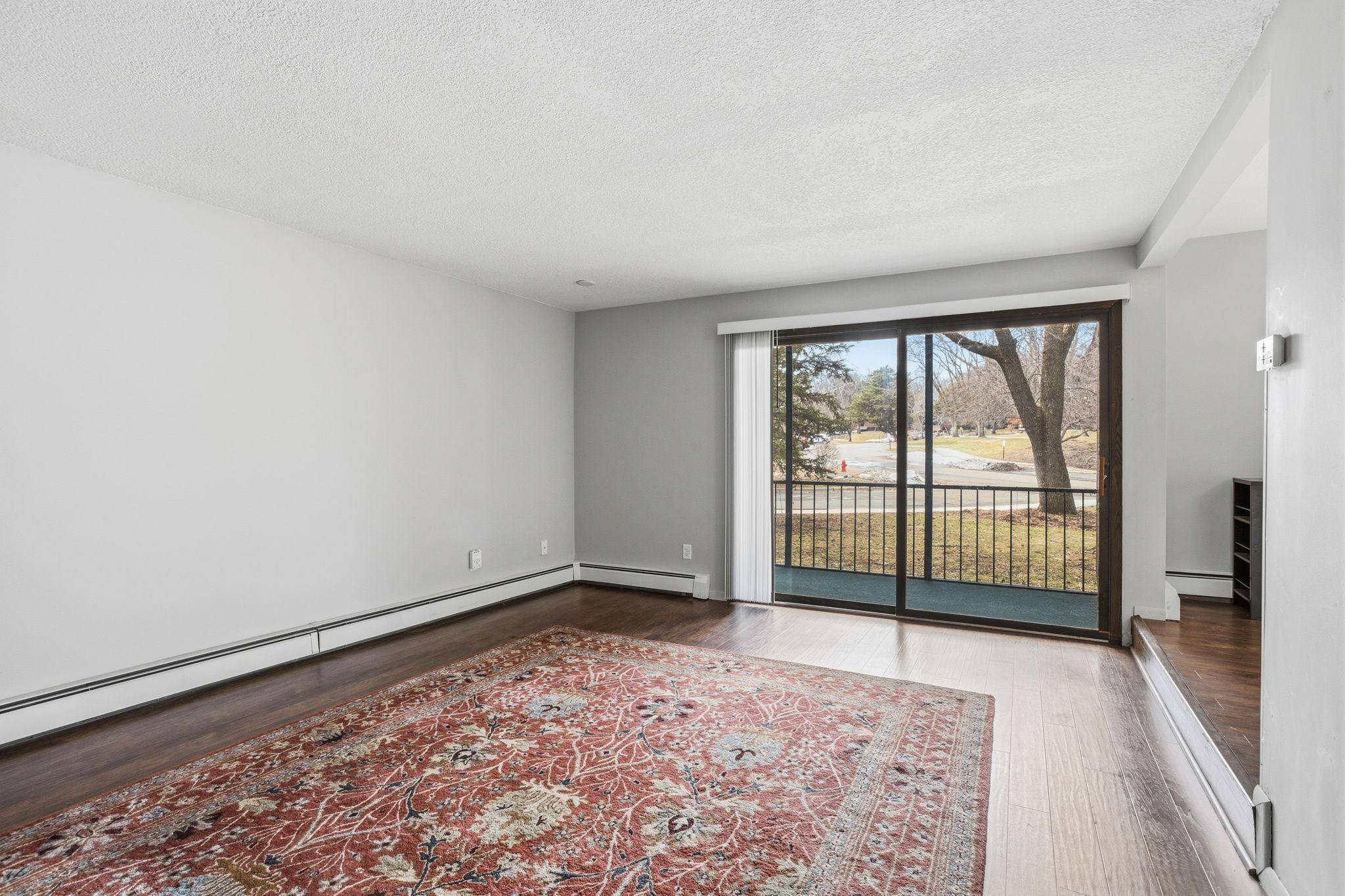 6115 Lincoln DR #152, Edina, MN 55436