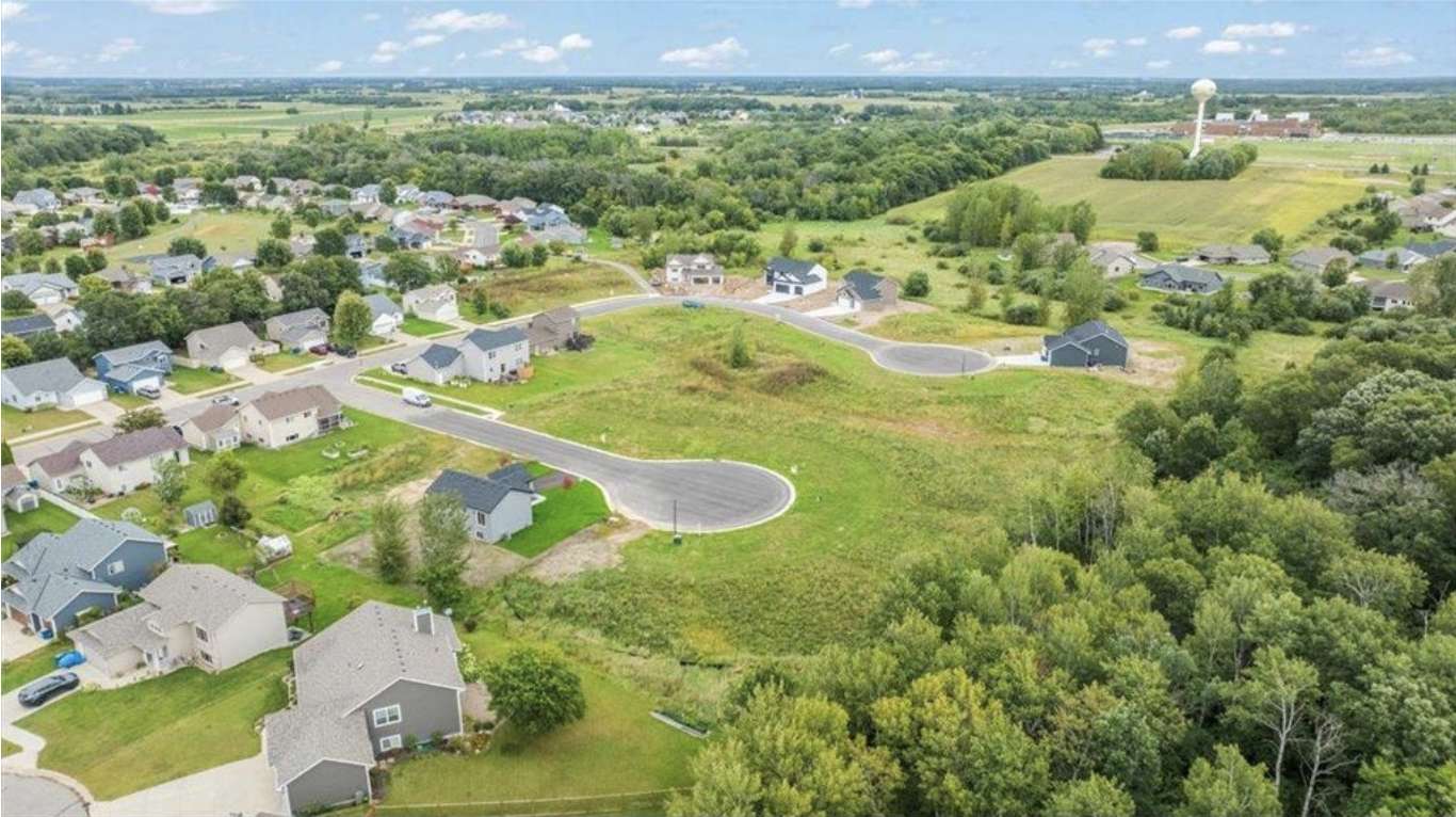 1136 29th ST NE, Sauk Rapids, MN 56379