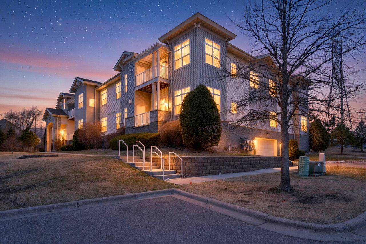1244 County Road D E #205, Maplewood, MN 55109