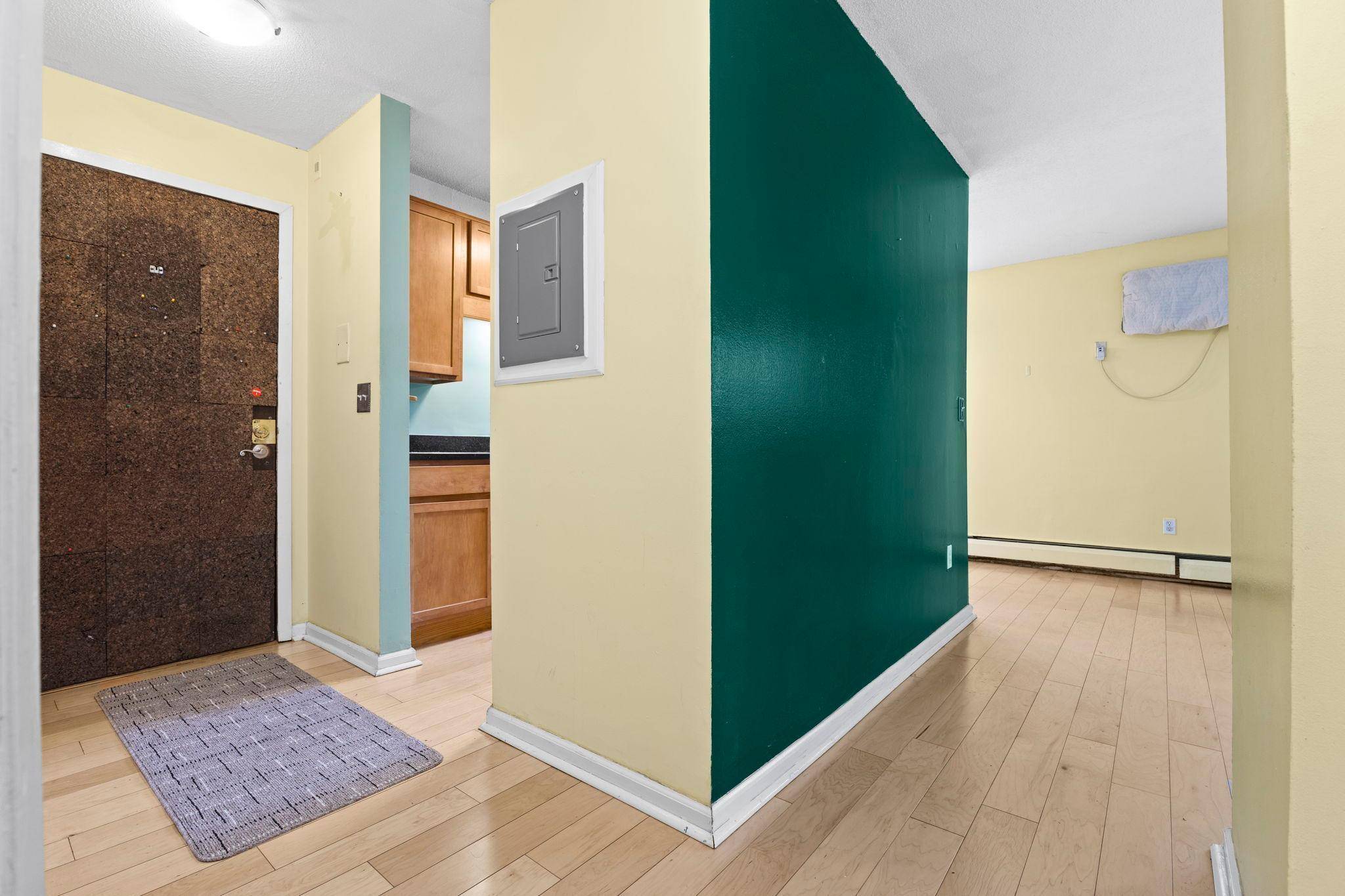 520 Ridgewood AVE #4, Minneapolis, MN 55403