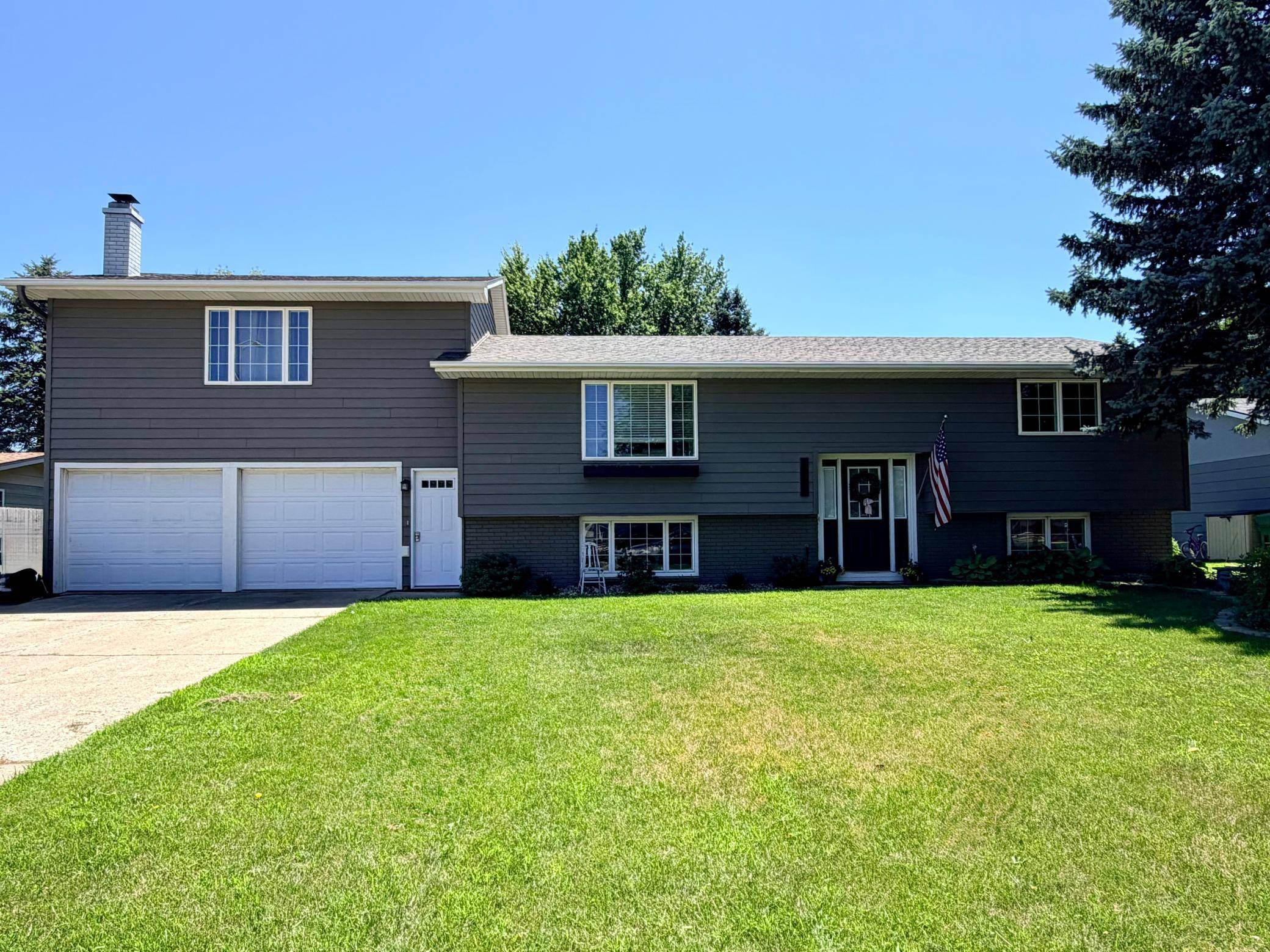 1511 Eckerson DR, Worthington, MN 56187