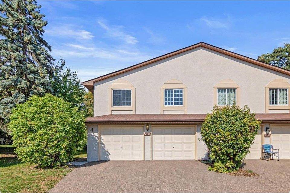 2489 Woodbridge ST, Roseville, MN 55113