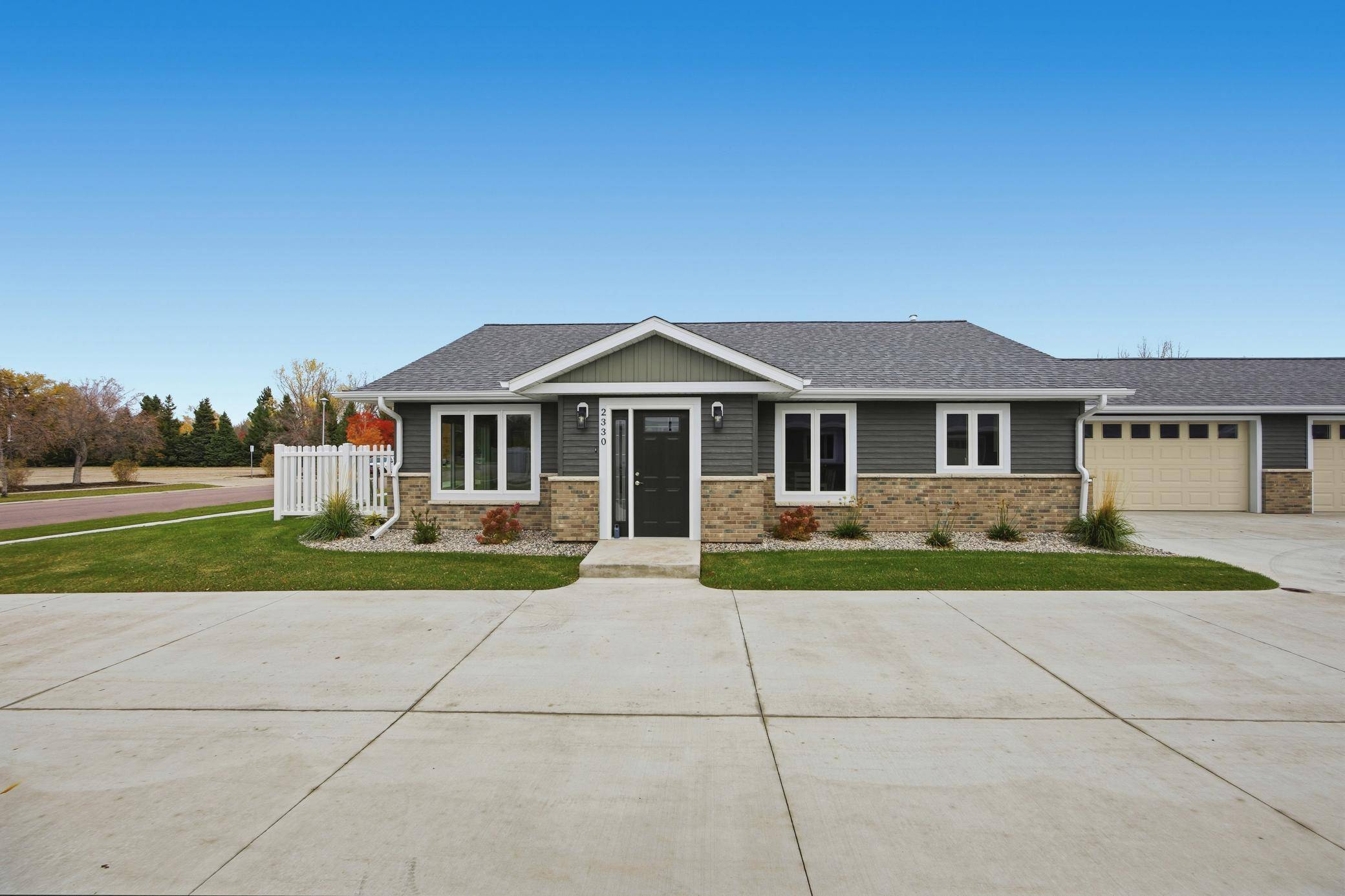 2330 30 AVE S, Fargo, ND 58104