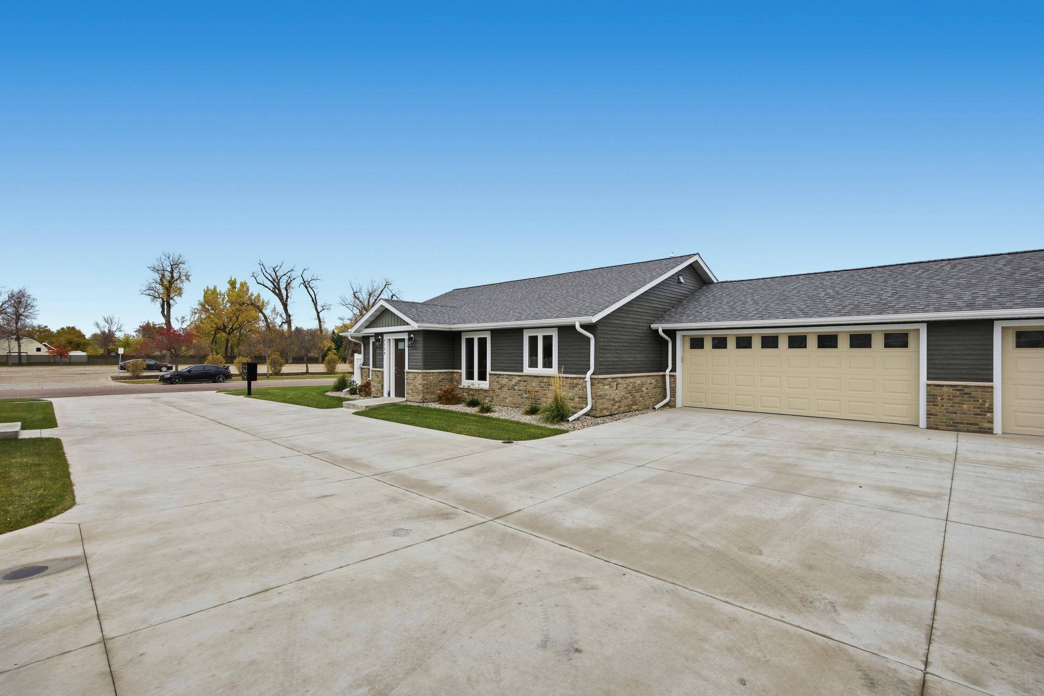 2330 30 AVE S, Fargo, ND 58104