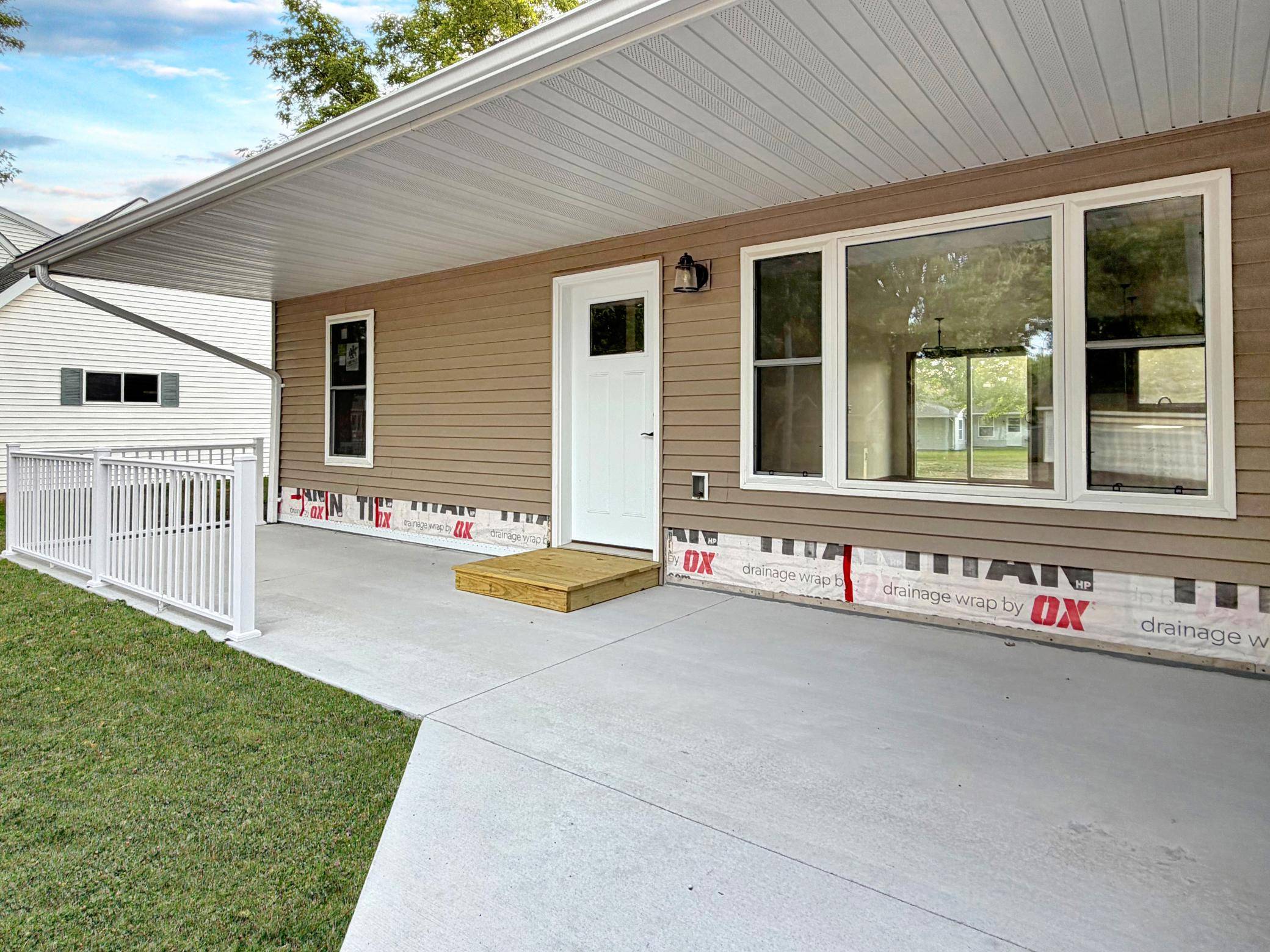 122 2nd ST E, Tracy, MN 56175