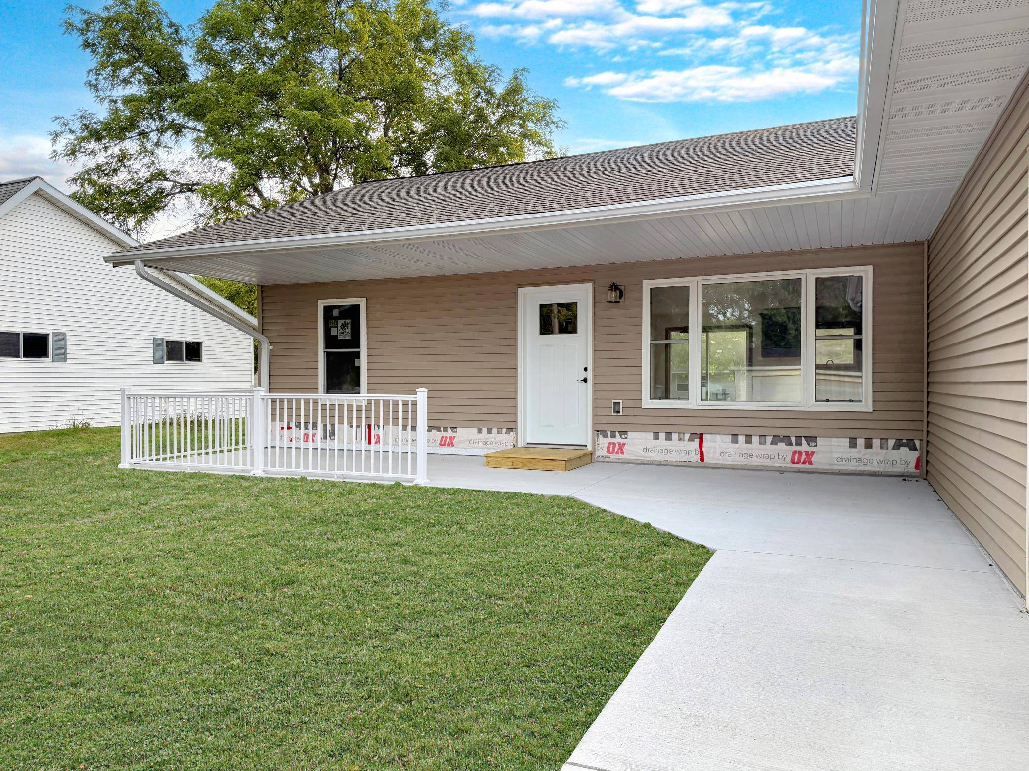 122 2nd ST E, Tracy, MN 56175