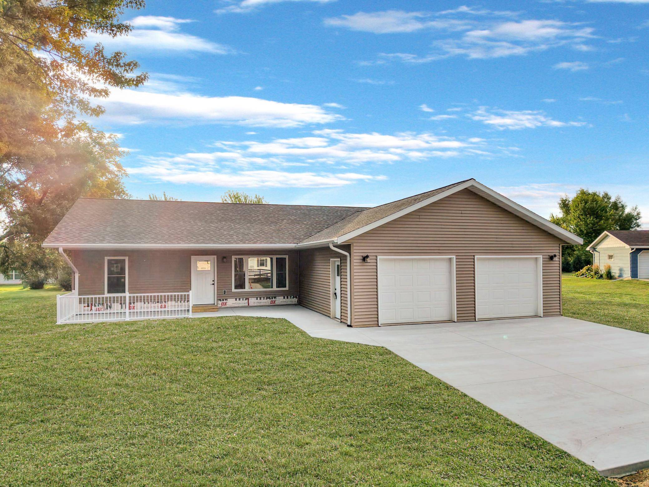 122 2nd ST E, Tracy, MN 56175