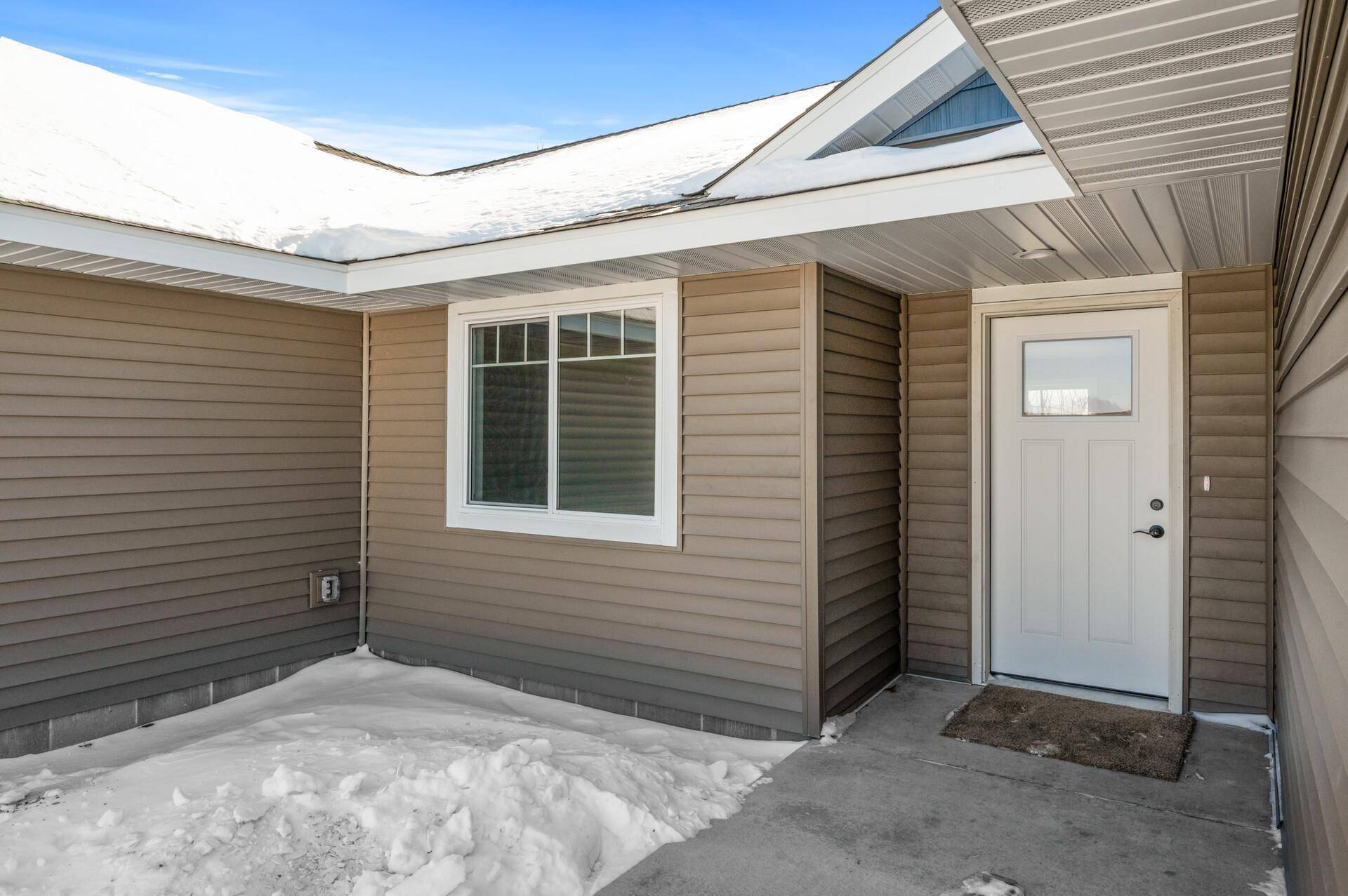7268 Hawthorne CT, North Branch, MN 55056