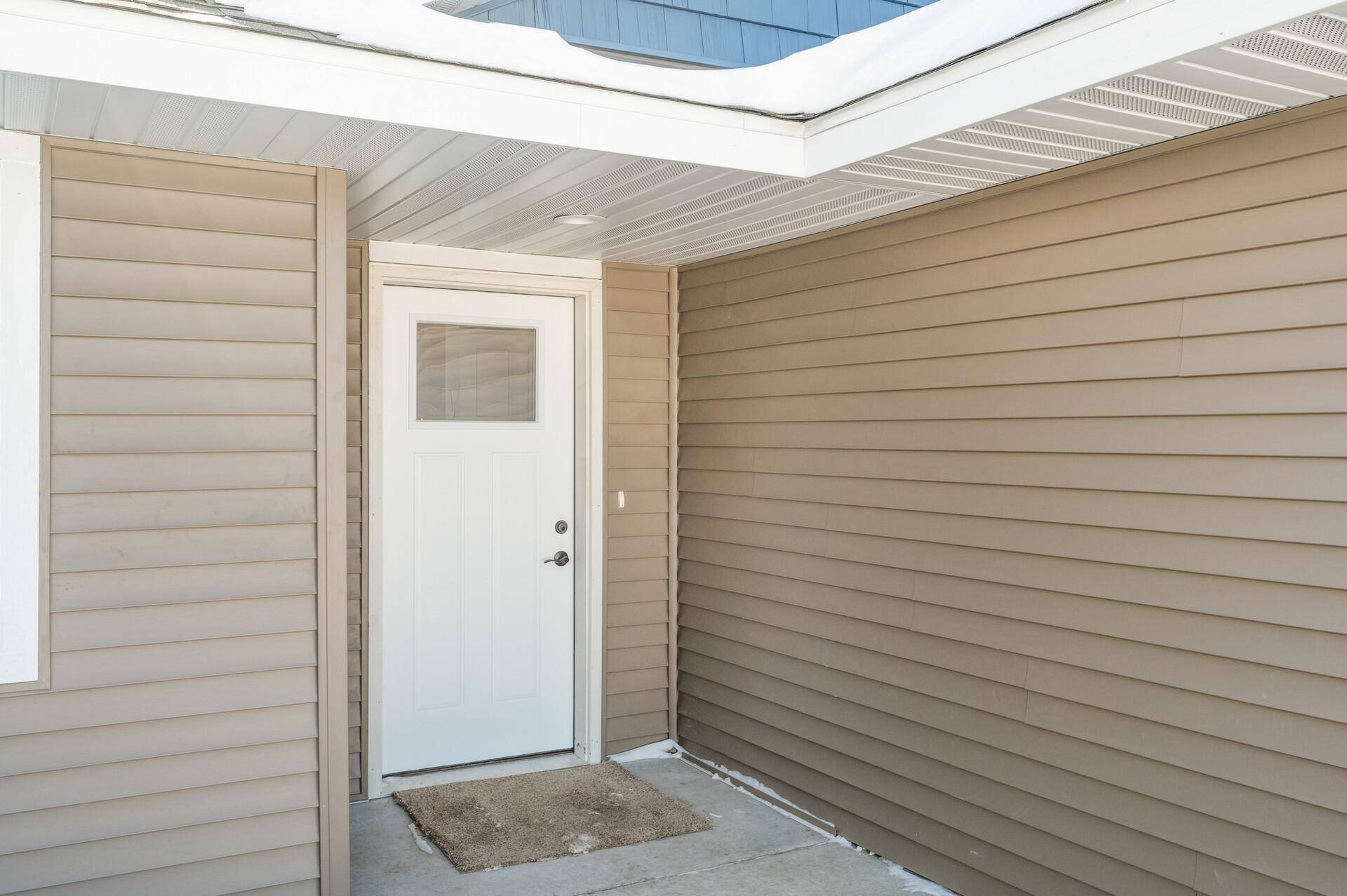 7268 Hawthorne CT, North Branch, MN 55056