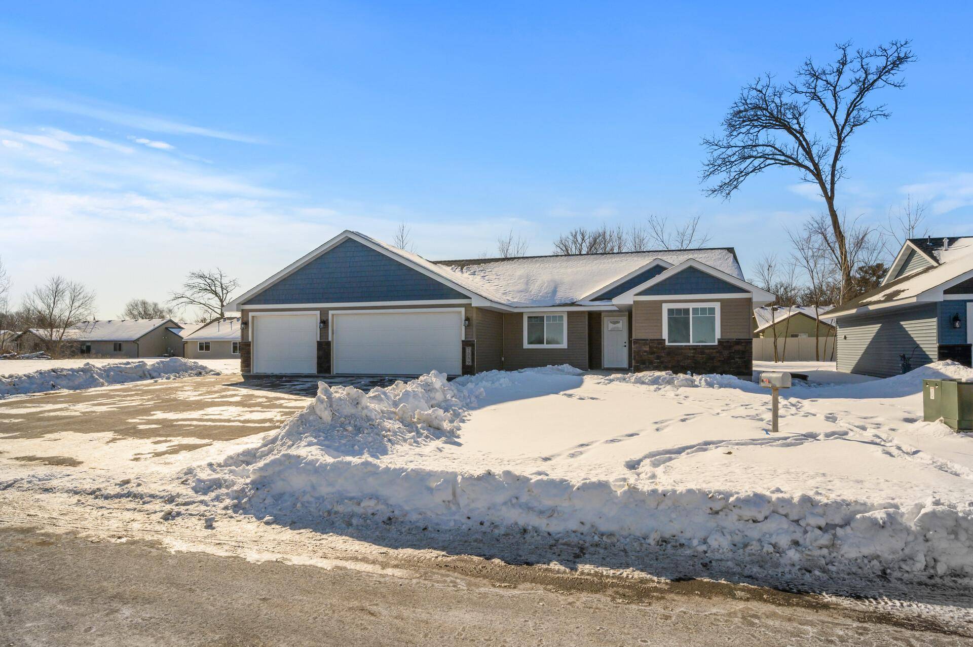 7268 Hawthorne CT, North Branch, MN 55056