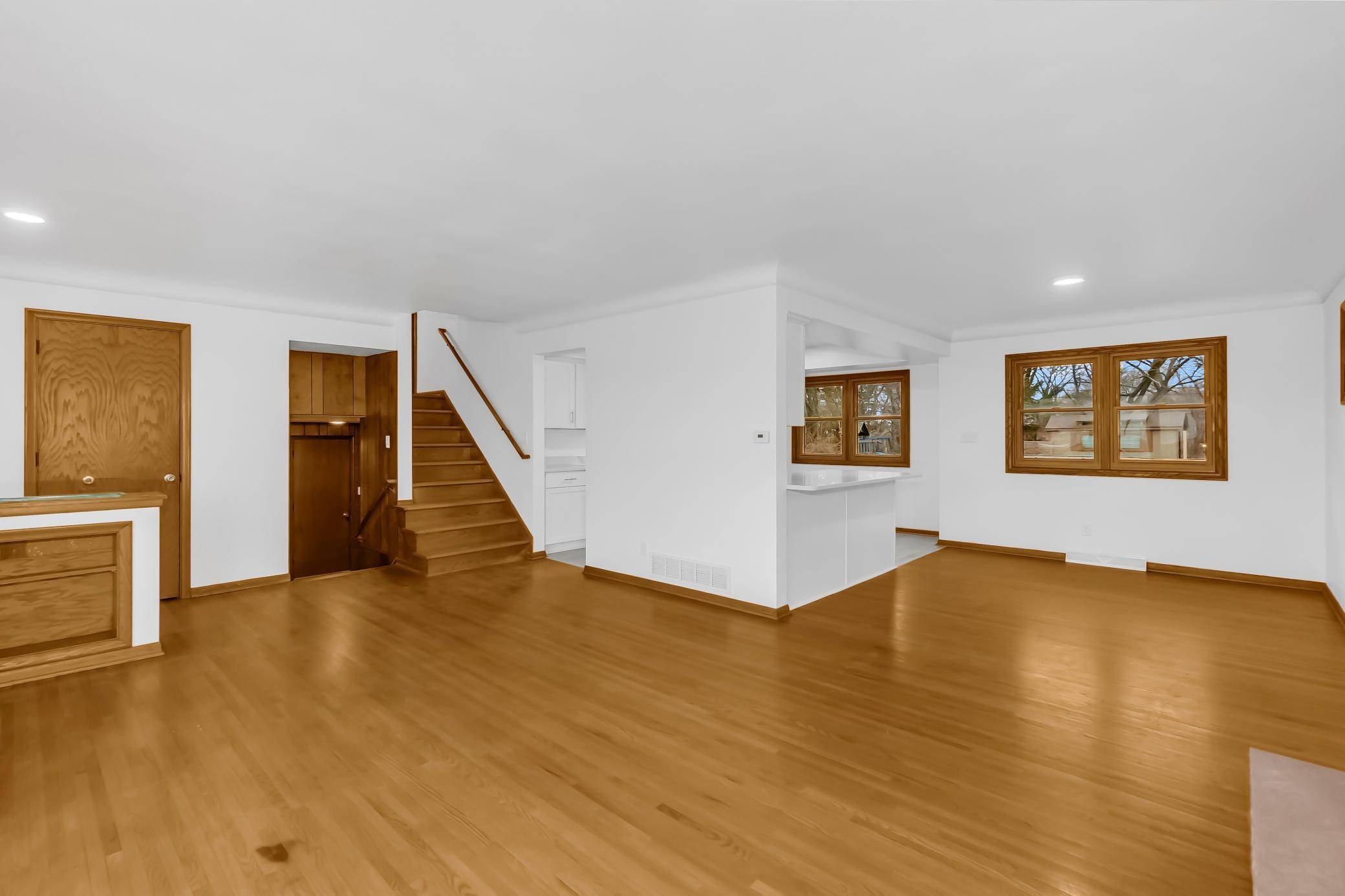 1479 Winthrop ST N, Saint Paul, MN 55119