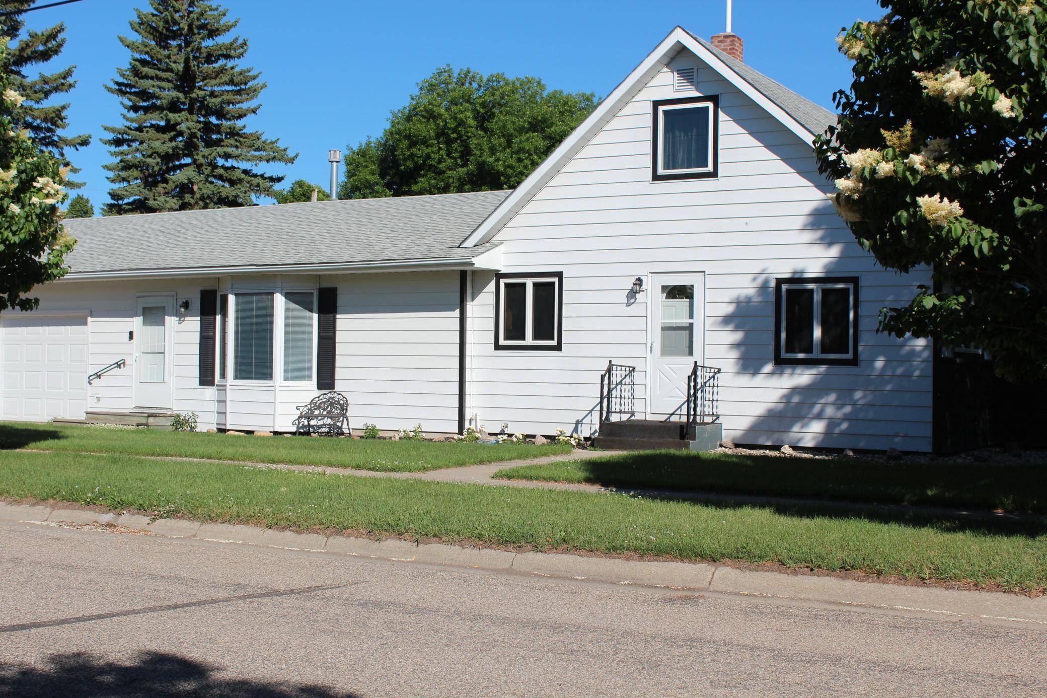 222 Washington AVE, Hatton, ND 58240
