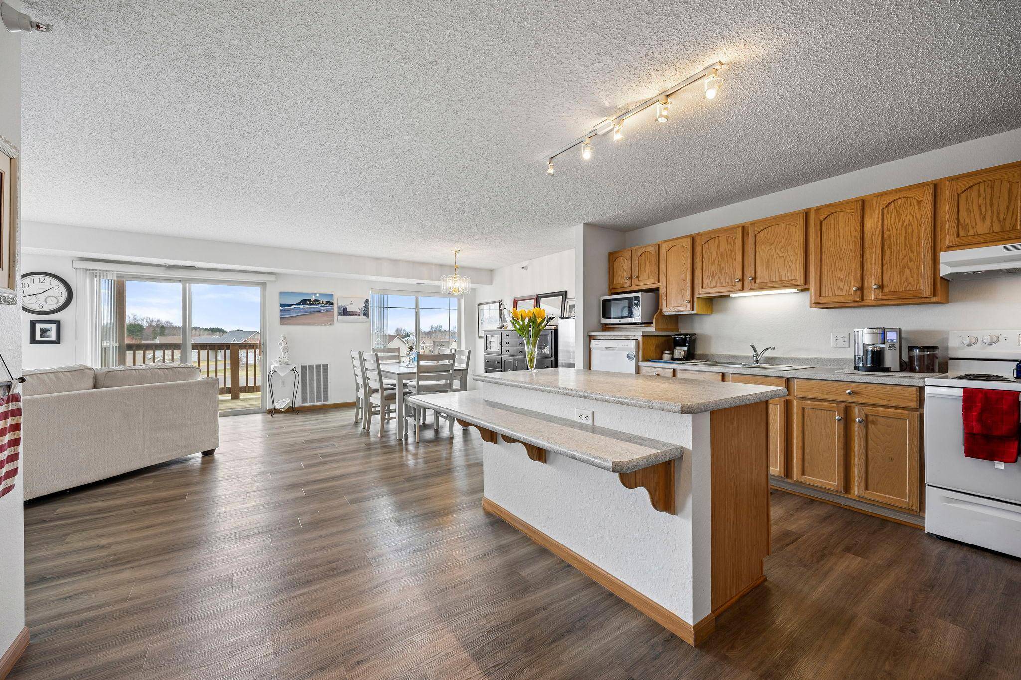2155 6th LN SE #202, Cambridge, MN 55008