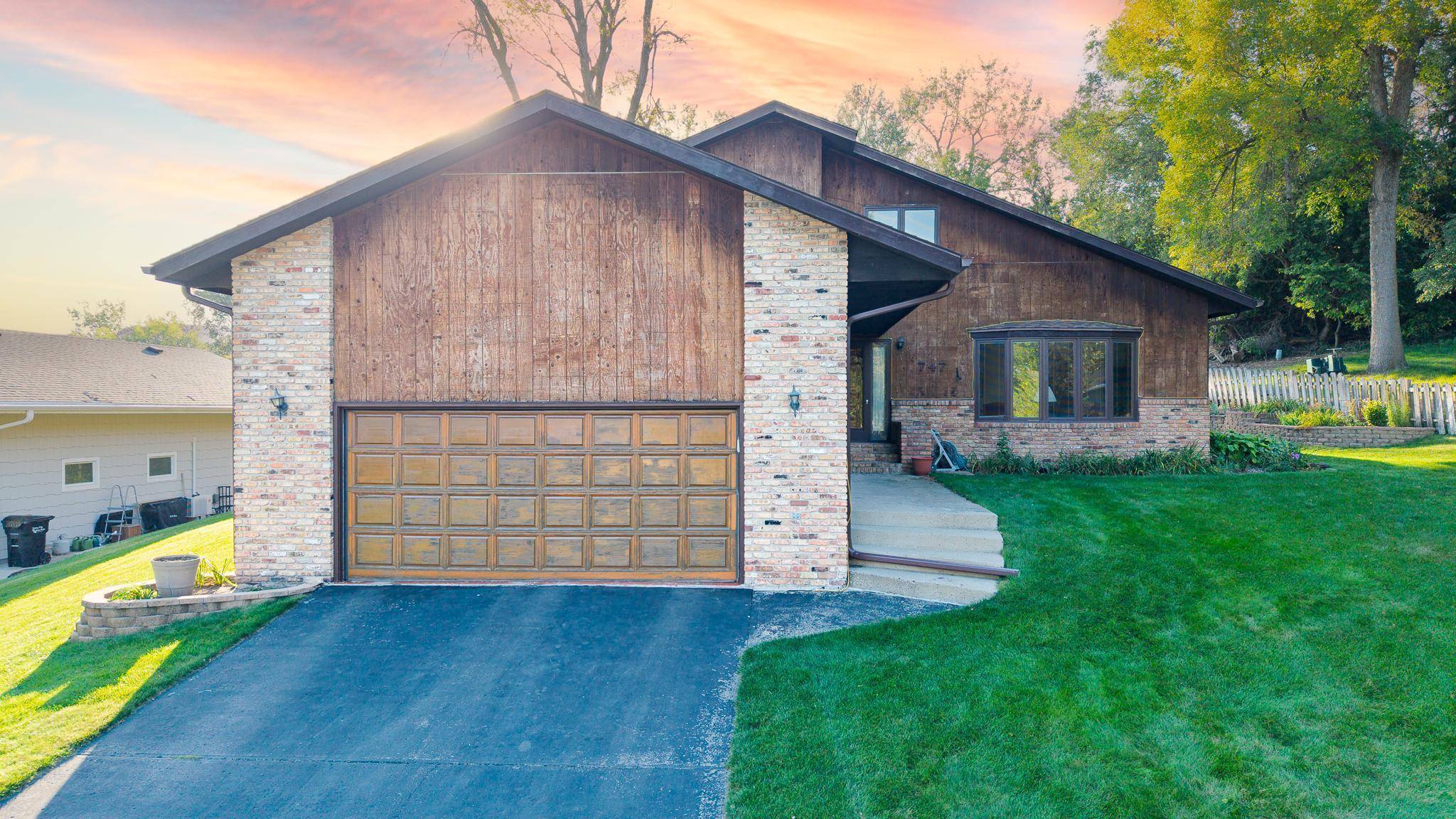 747 5th AVE NW, Valley City, ND 58072