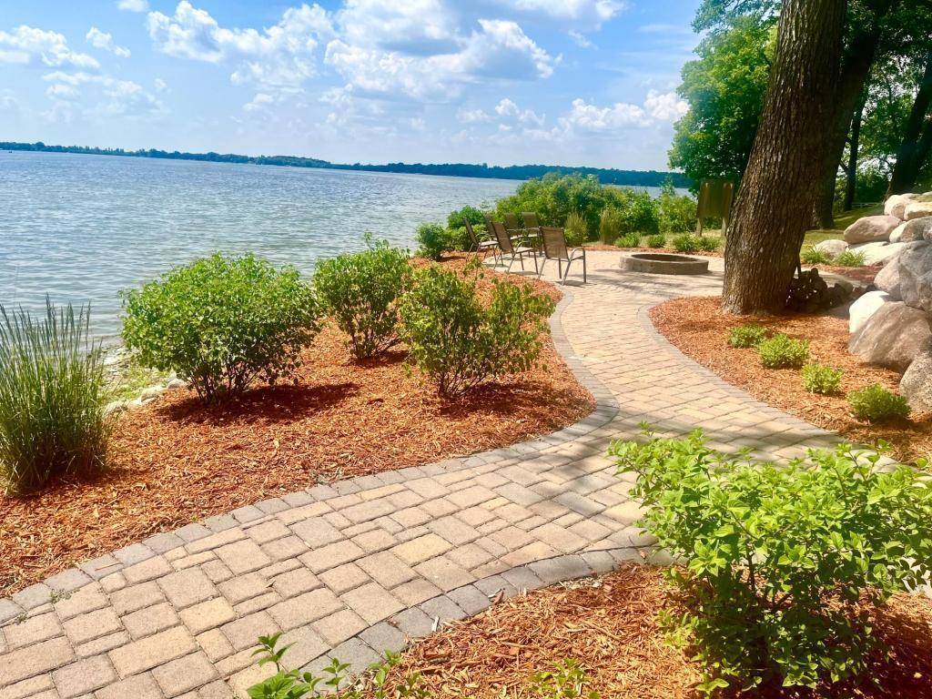 27795 Stonegate RD, Paynesville, MN 56362