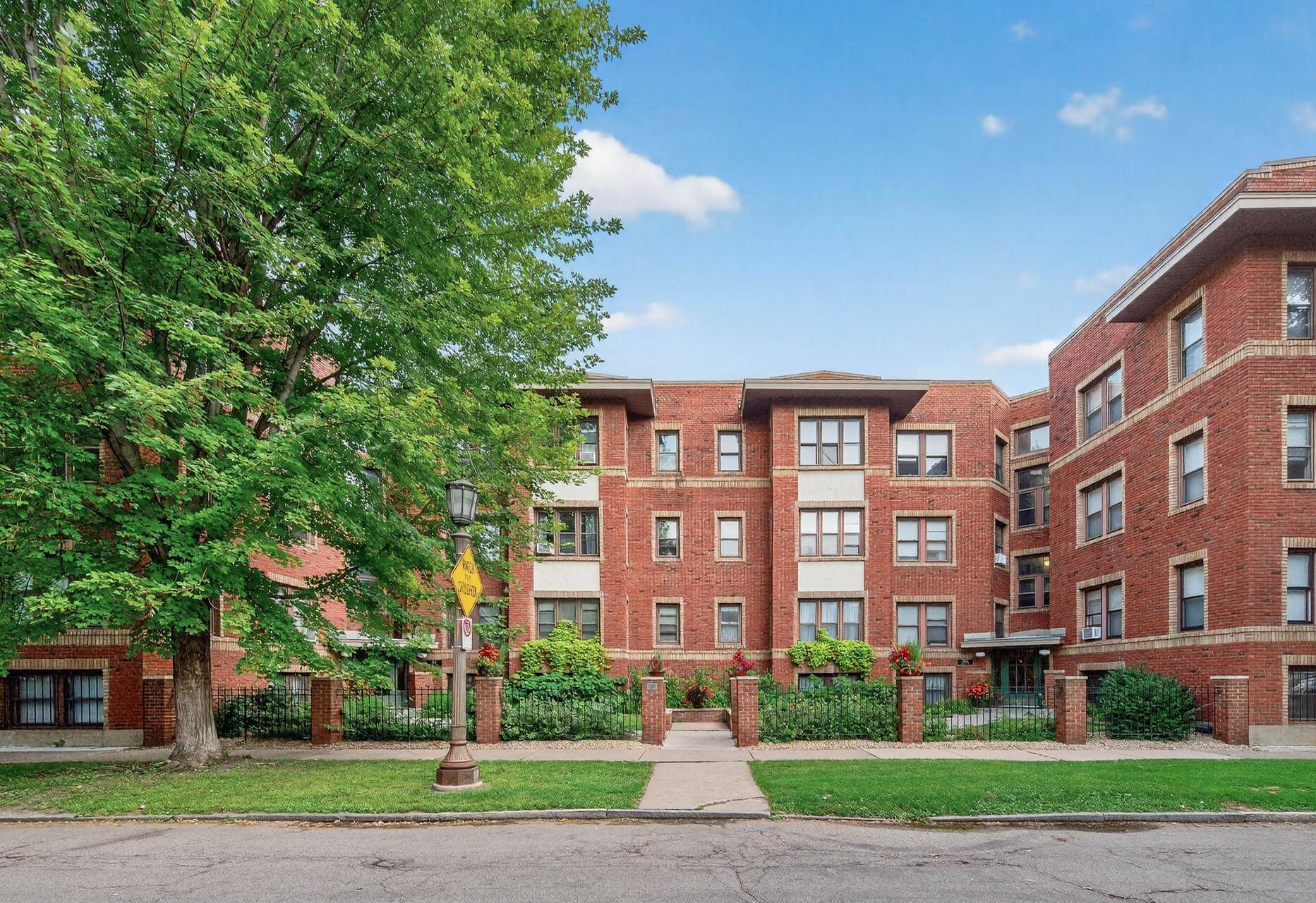 391 Laurel AVE #304, Saint Paul, MN 55102