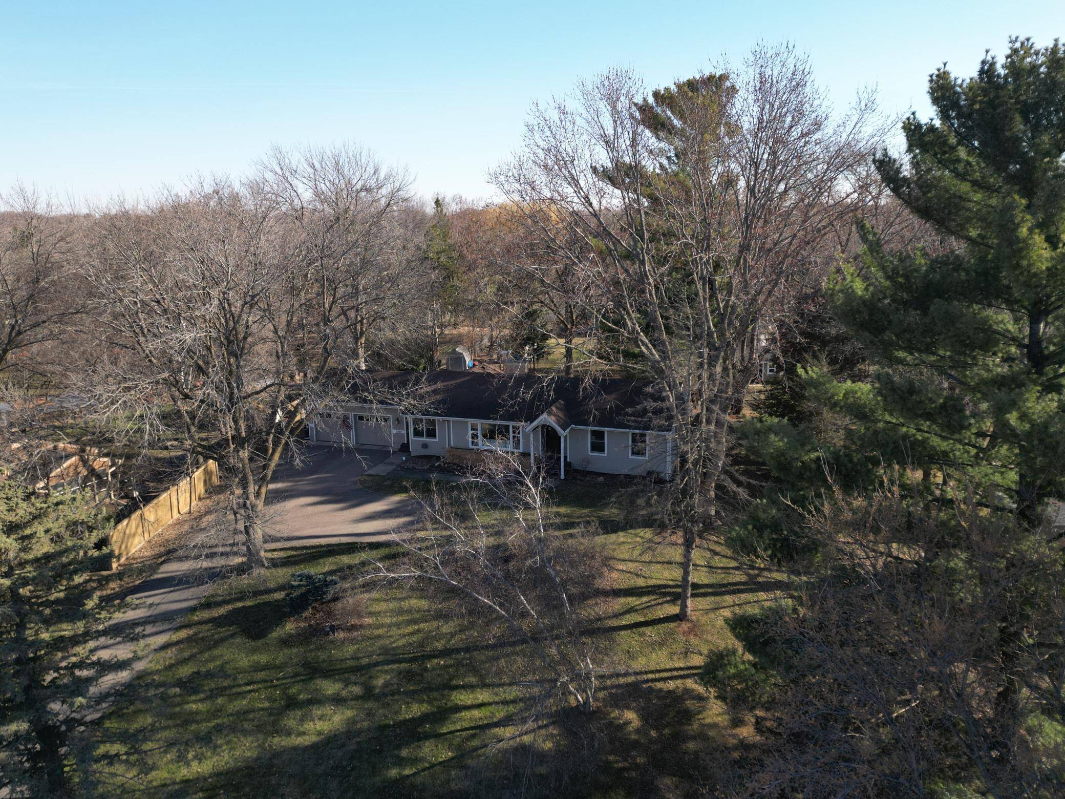 2820 Washta Bay RD, Chanhassen, MN 55331