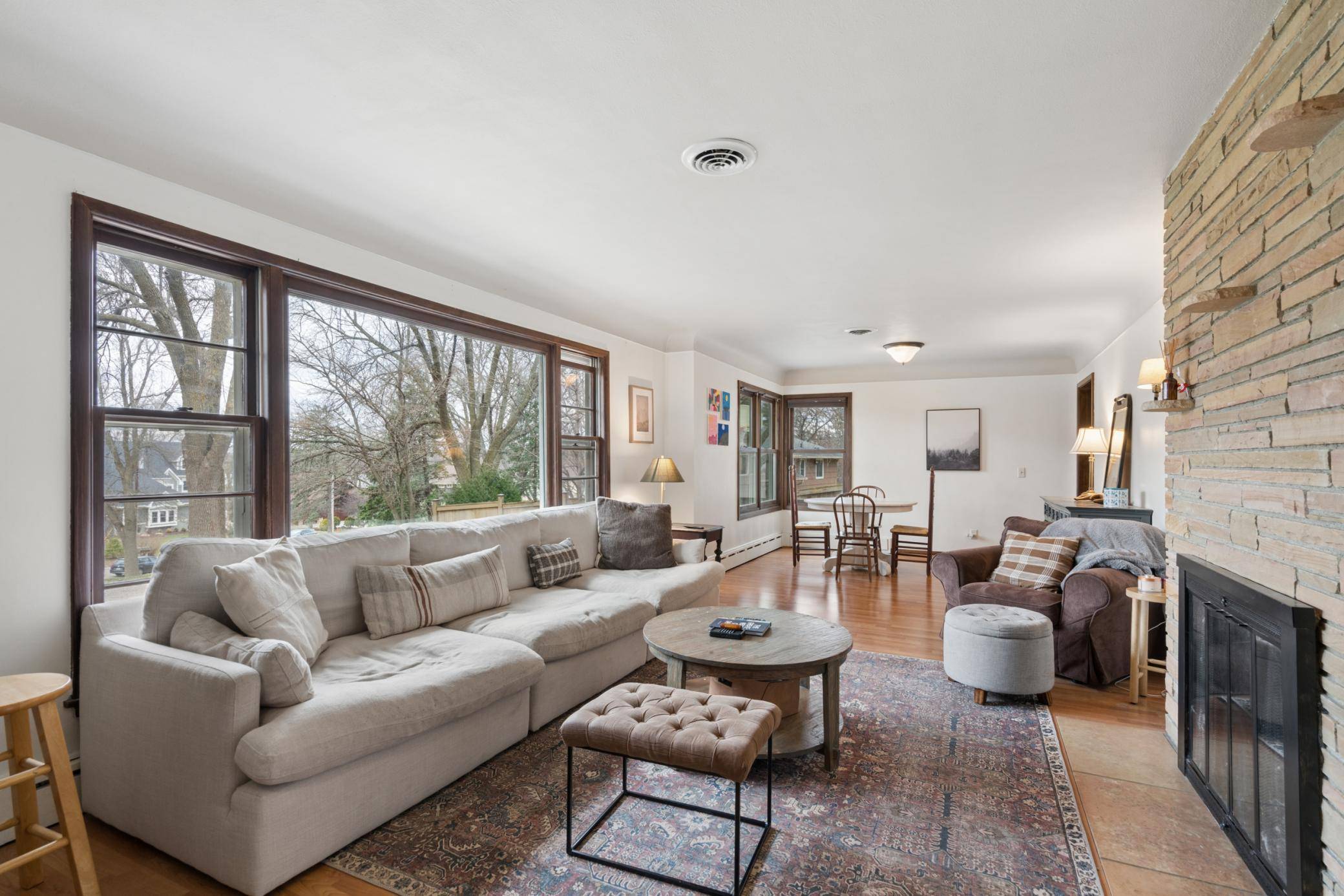 2820 Washta Bay RD, Chanhassen, MN 55331