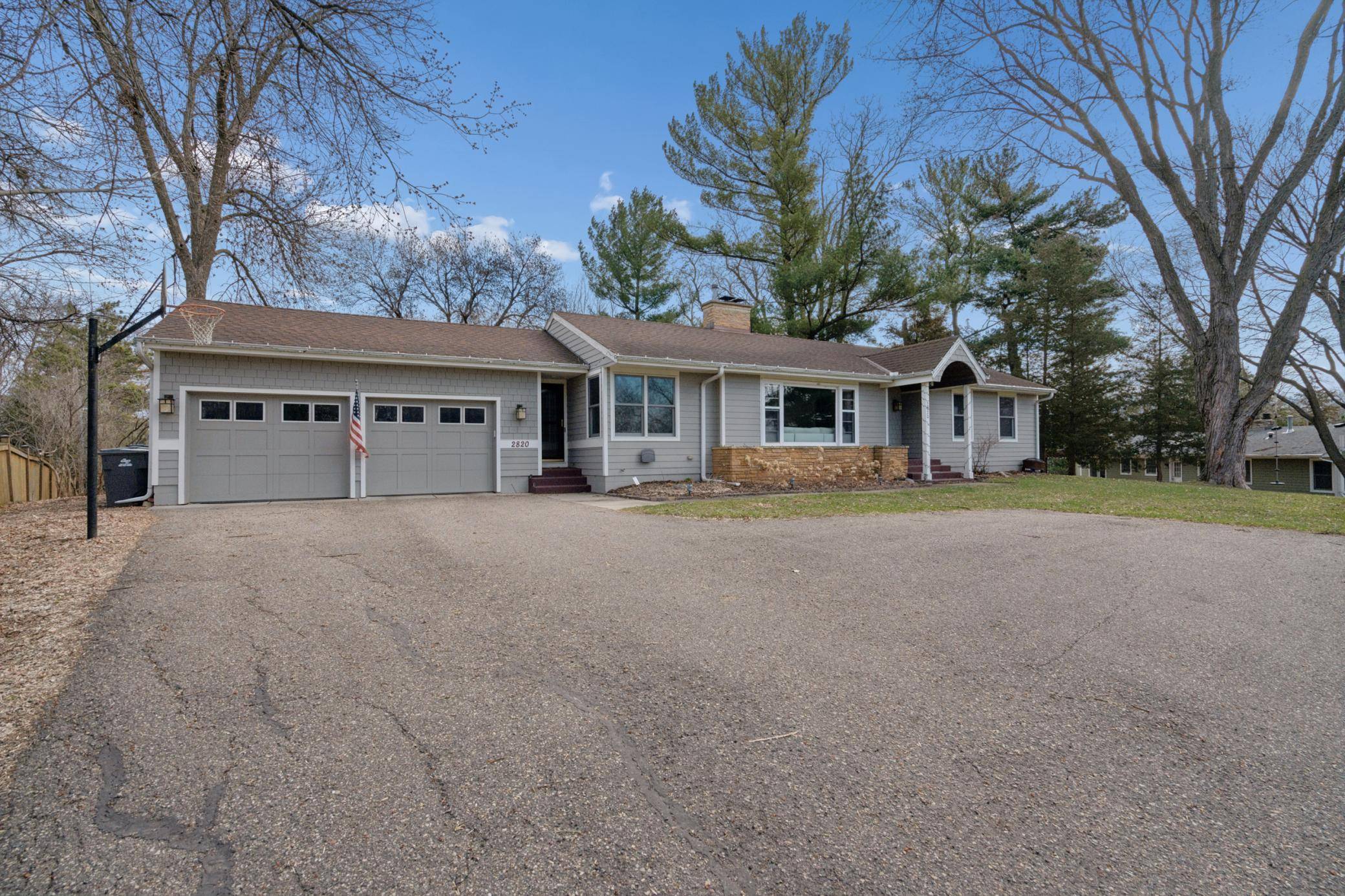 2820 Washta Bay RD, Chanhassen, MN 55331