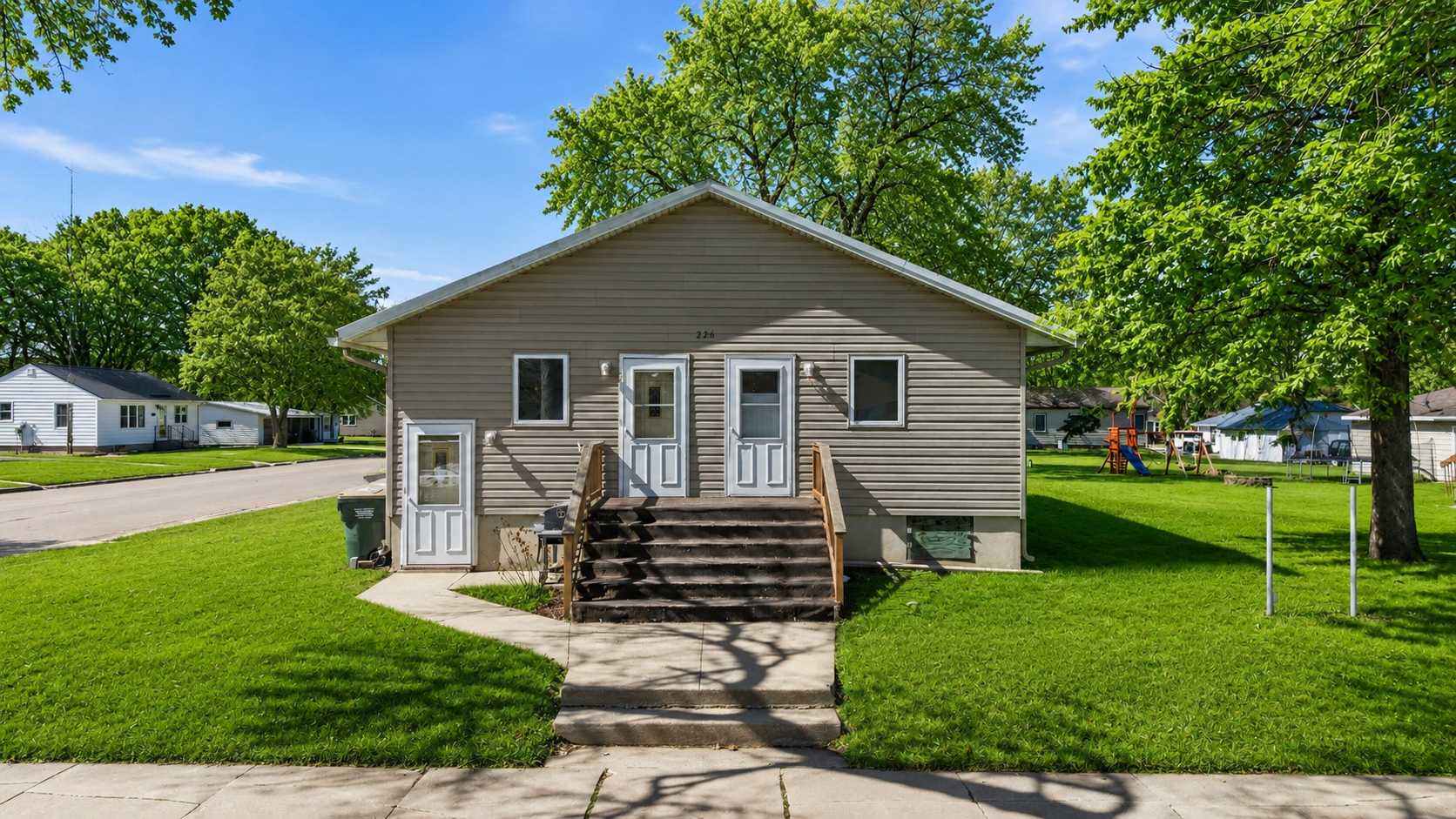 226 3rd AVE S, Brownton, MN 55312