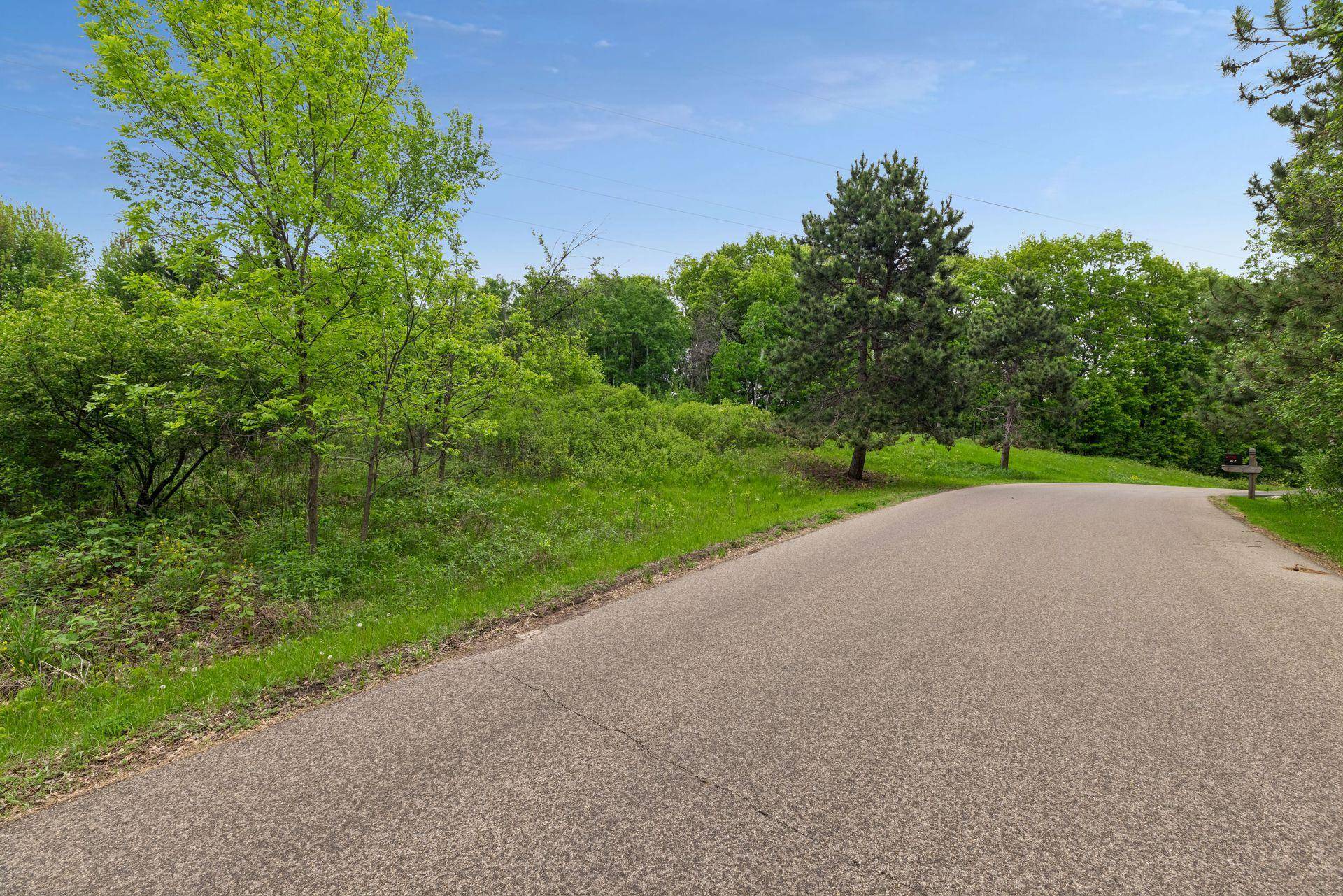 10 Sunny Side LN, Sunfish Lake, MN 55118