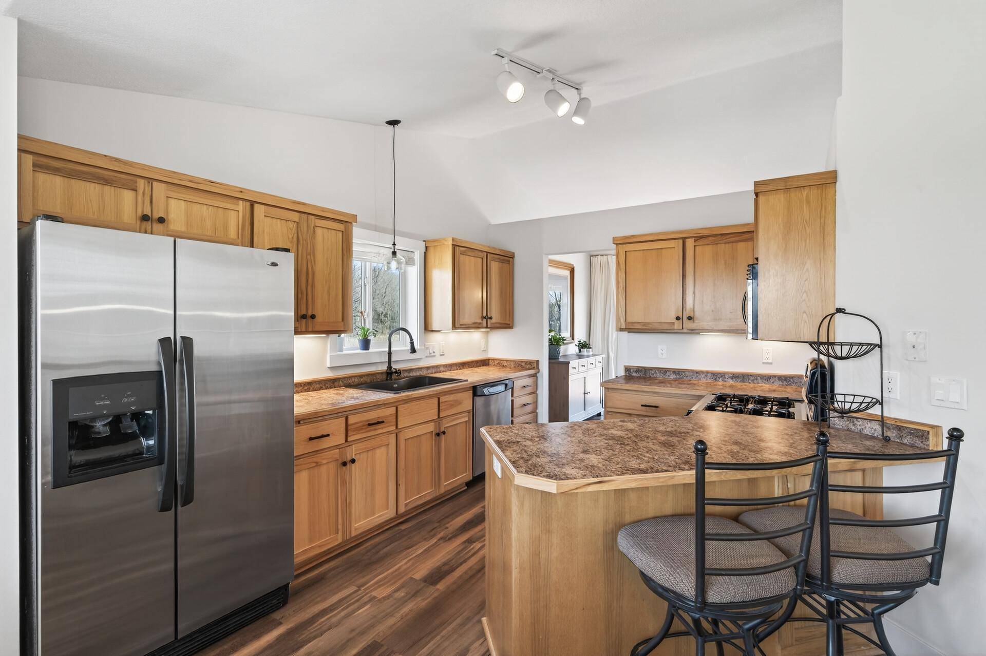 929 Farmers Ridge TRL, Belle Plaine, MN 56011