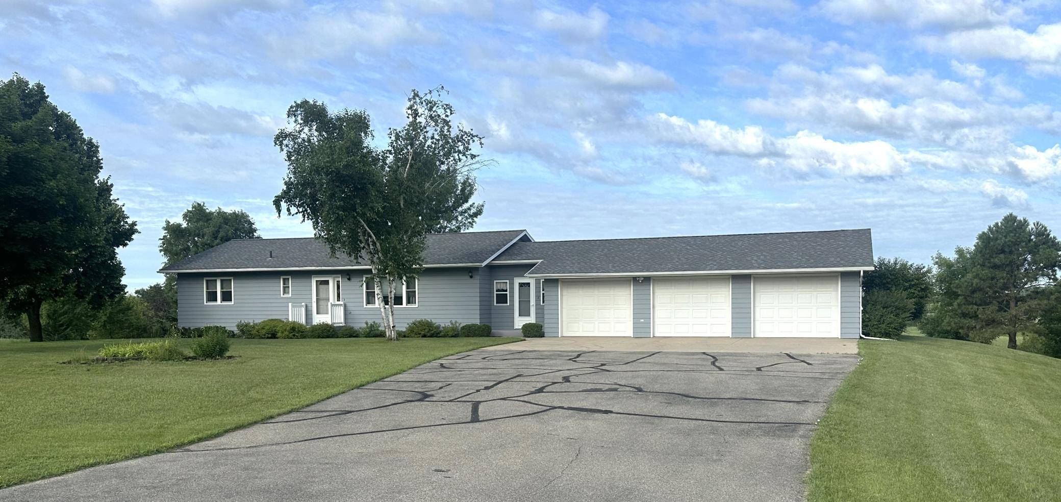 6049 Rolling Hills DR SW, Montevideo, MN 56265