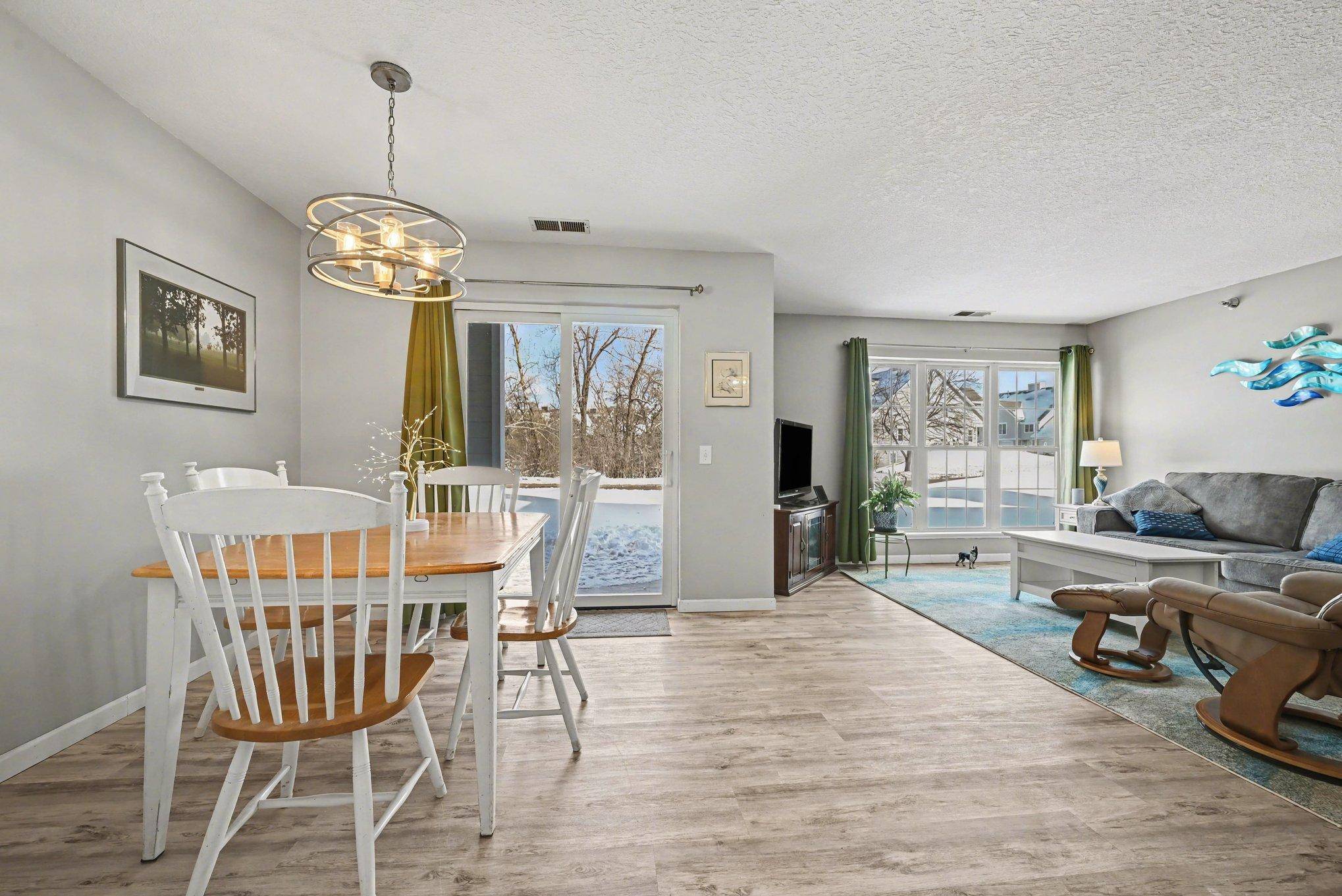 6165 Chasewood Pkwy #1, Hopkins, MN 55343
