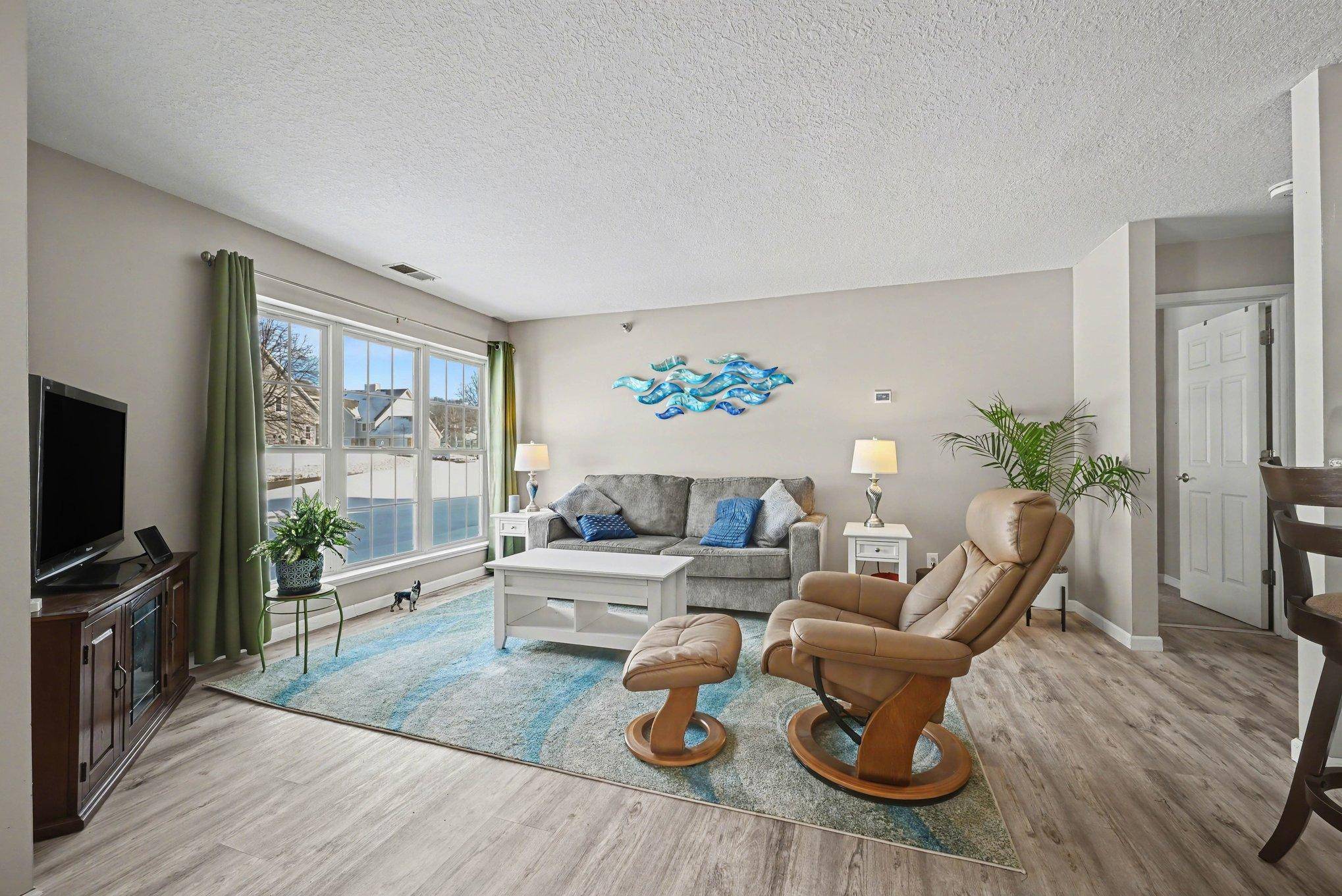 6165 Chasewood Pkwy #1, Hopkins, MN 55343