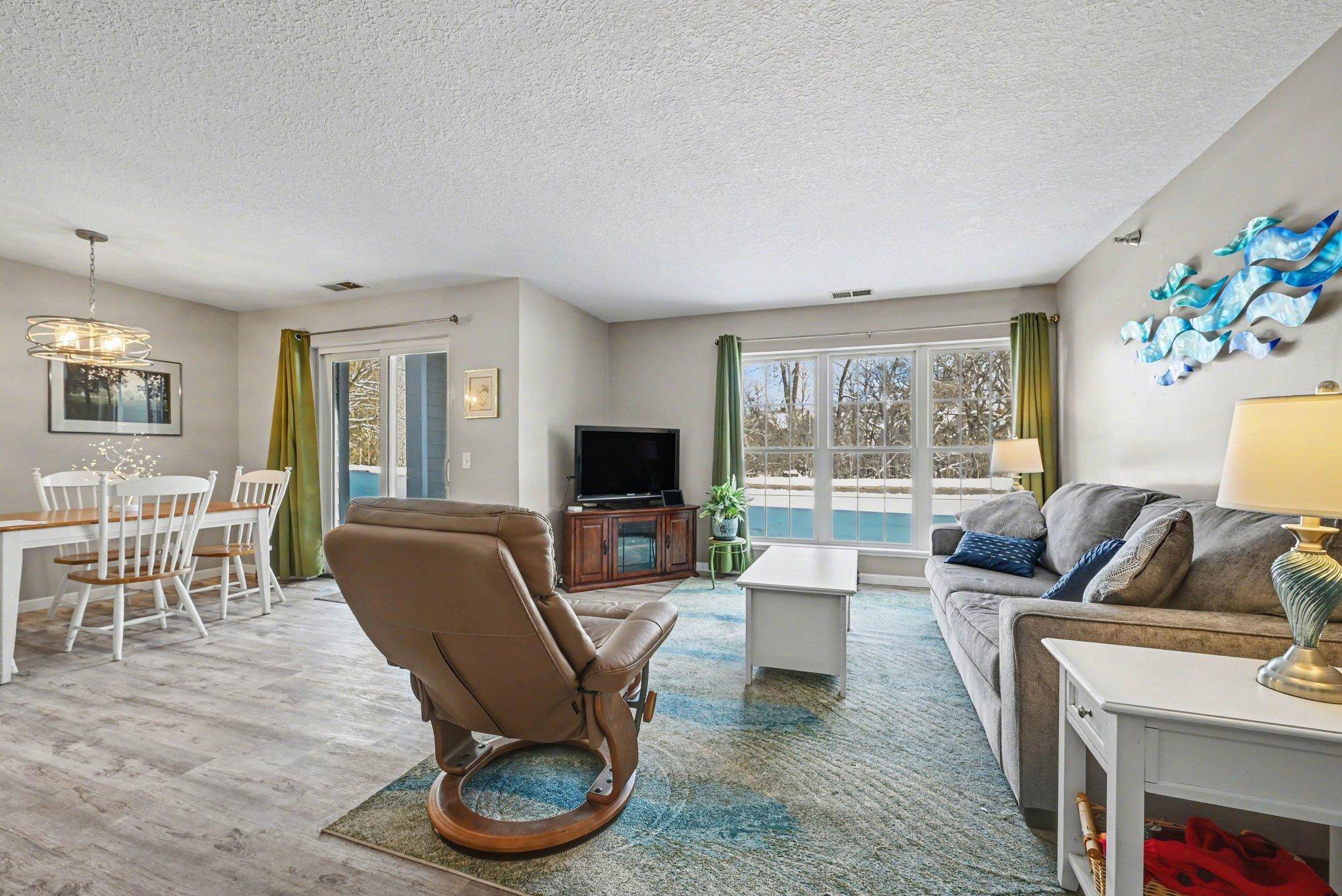 6165 Chasewood Pkwy #1, Hopkins, MN 55343